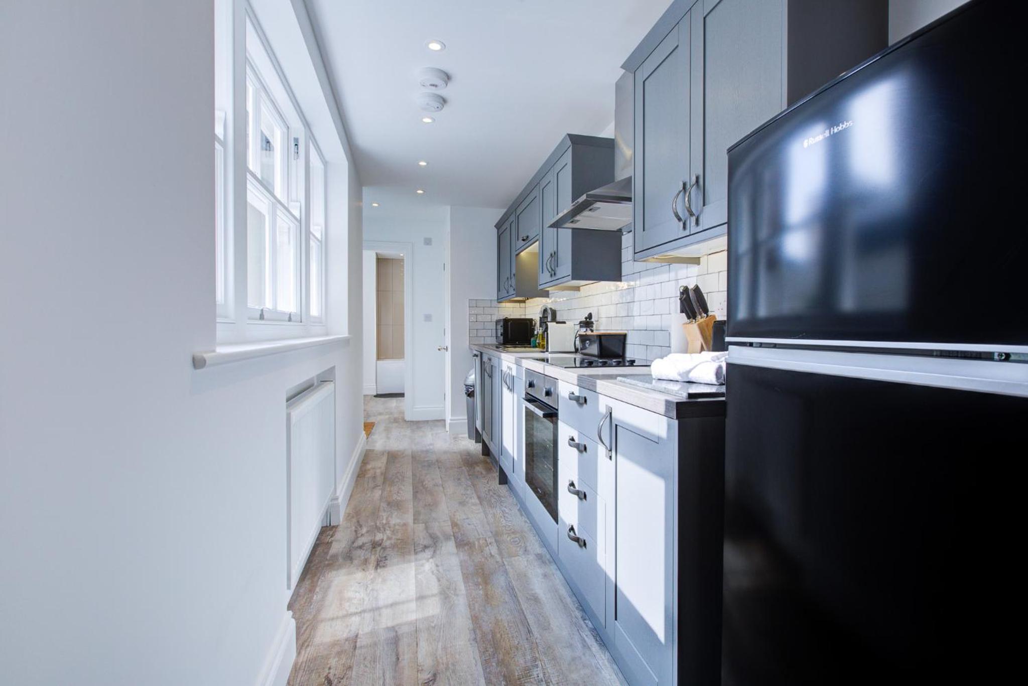 Luxury 2 Bed Apartment with Stunning Sea View Steps from Old Town and Dreamland