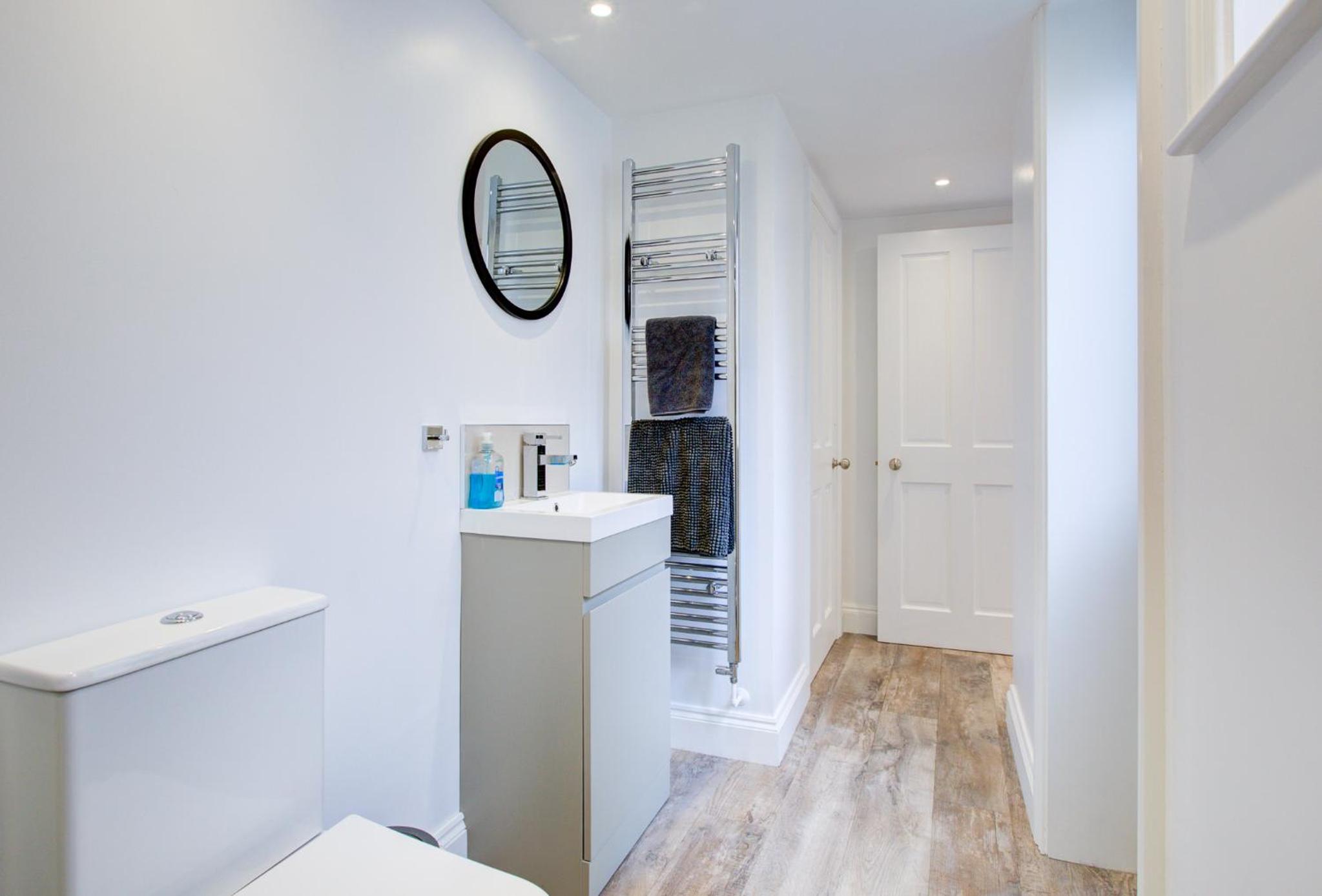 Luxury 2 Bed Apartment with Stunning Sea View Steps from Old Town and Dreamland, photo 17