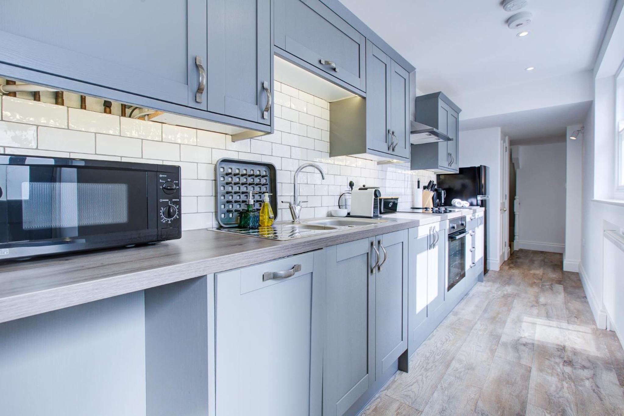 Luxury 2 Bed Apartment with Stunning Sea View Steps from Old Town and Dreamland