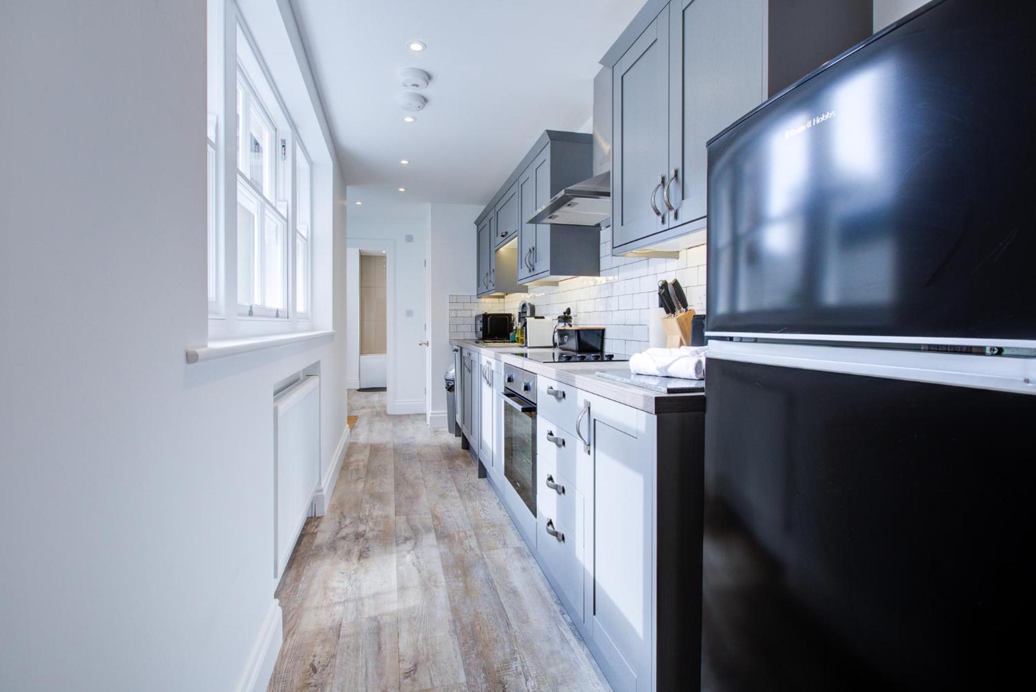 Luxury 2 Bed Apartment with Stunning Sea View Steps from Old Town and Dreamland, photo 20