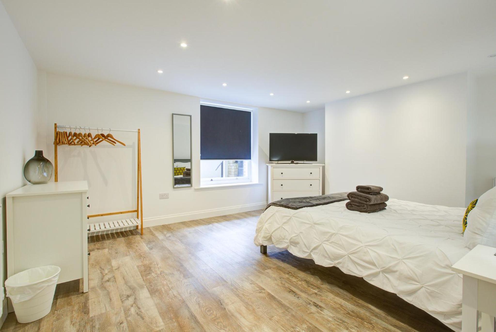Luxury 2 Bed Apartment with Stunning Sea View Steps from Old Town and Dreamland, photo 39