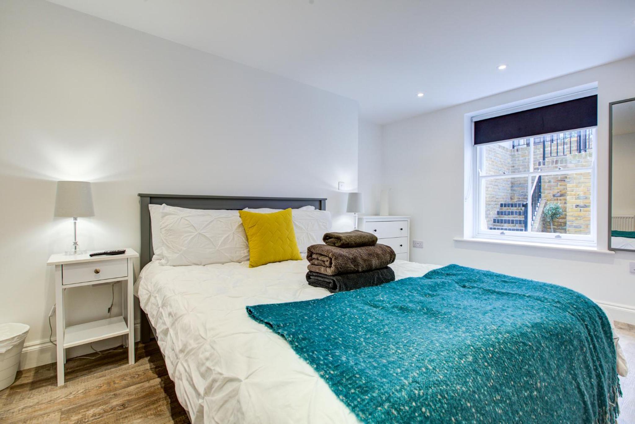 Luxury 2 Bed Apartment with Stunning Sea View Steps from Old Town and Dreamland, photo 24
