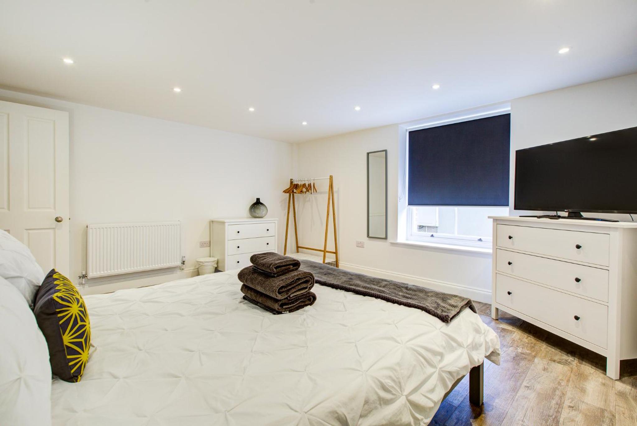 Luxury 2 Bed Apartment with Stunning Sea View Steps from Old Town and Dreamland, photo 15