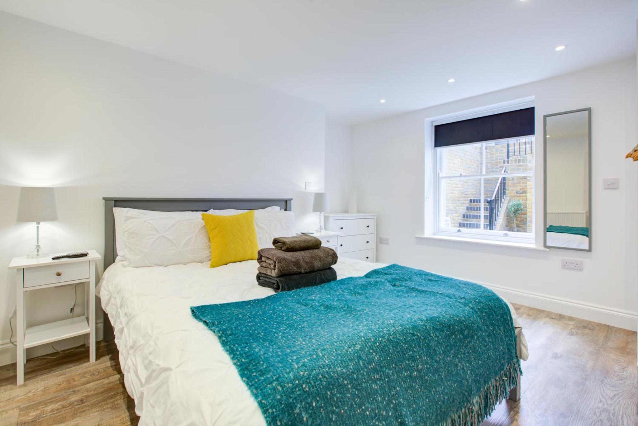 Luxury 2 Bed Apartment with Stunning Sea View Steps from Old Town and Dreamland, photo 28
