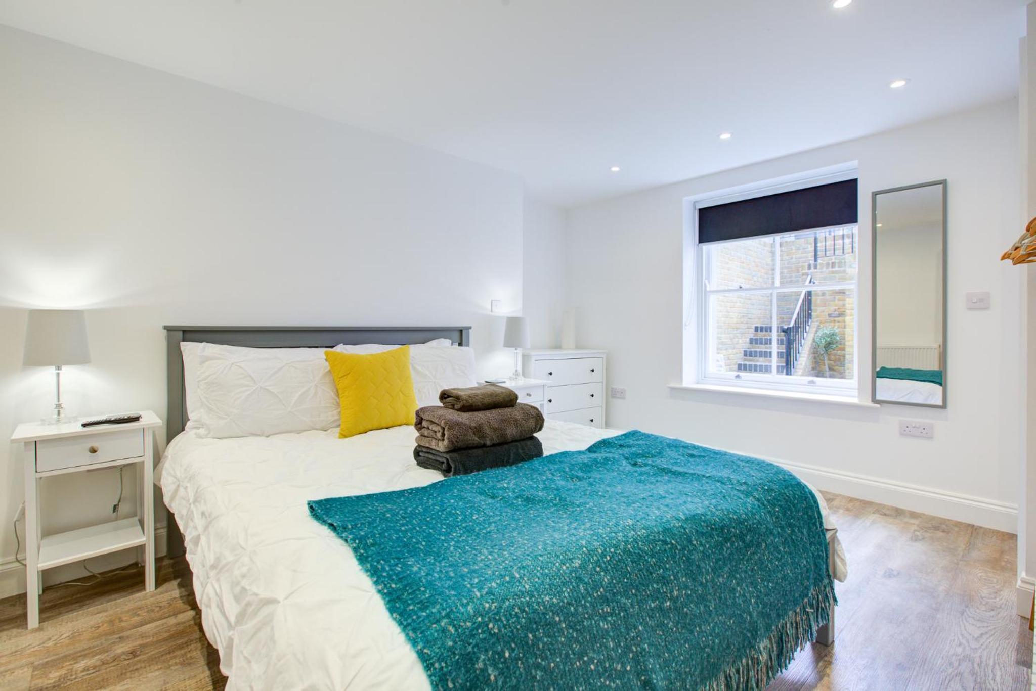 Luxury 2 Bed Apartment with Stunning Sea View Steps from Old Town and Dreamland, photo 23