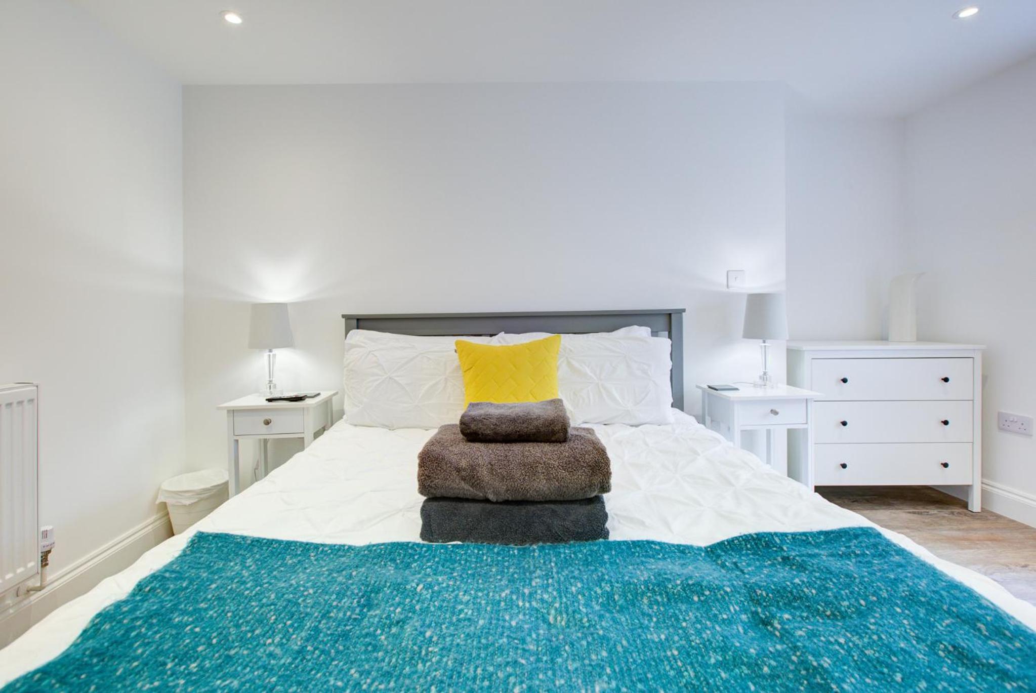 Luxury 2 Bed Apartment with Stunning Sea View Steps from Old Town and Dreamland, photo 22