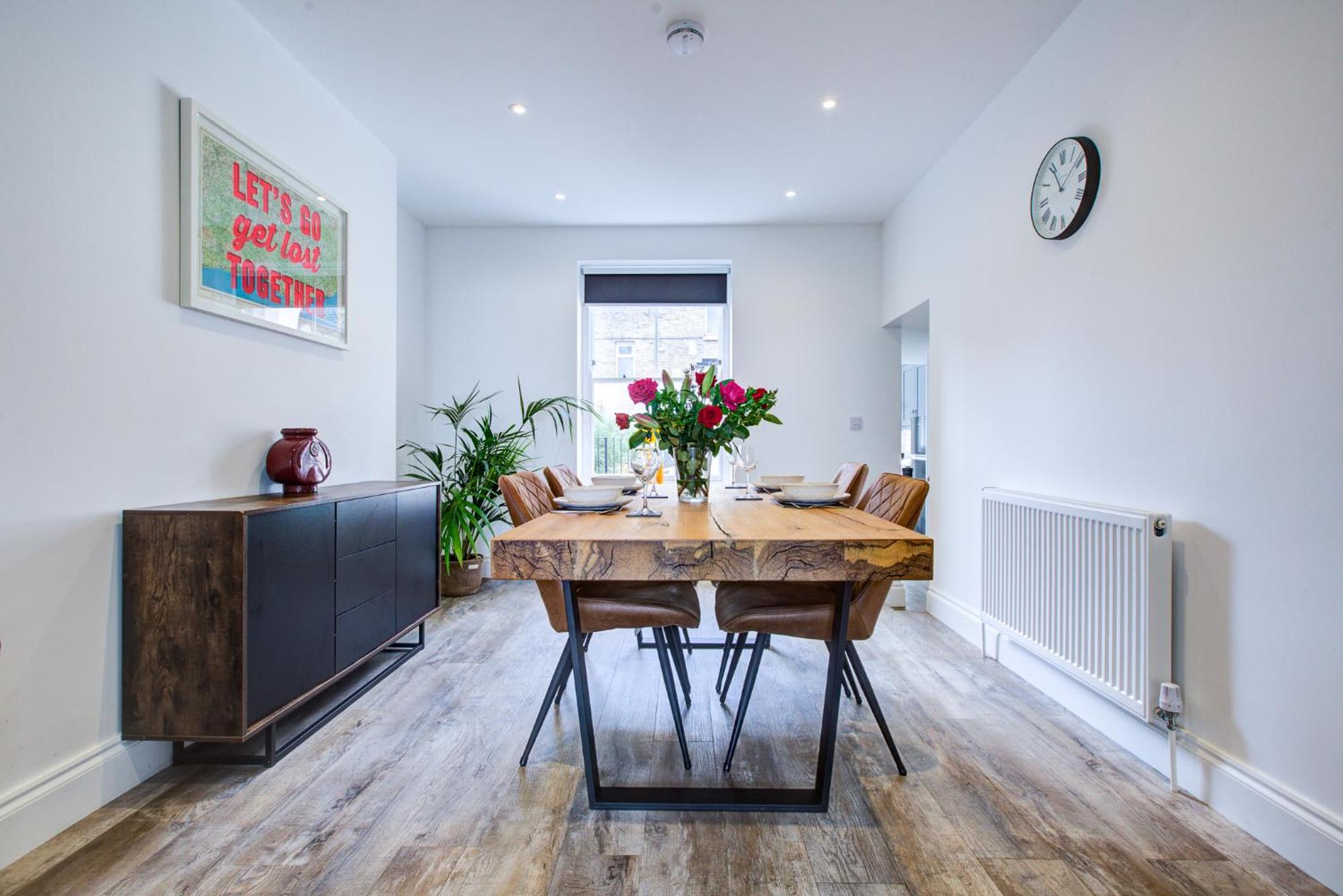 Luxury 2 Bed Apartment with Stunning Sea View Steps from Old Town and Dreamland