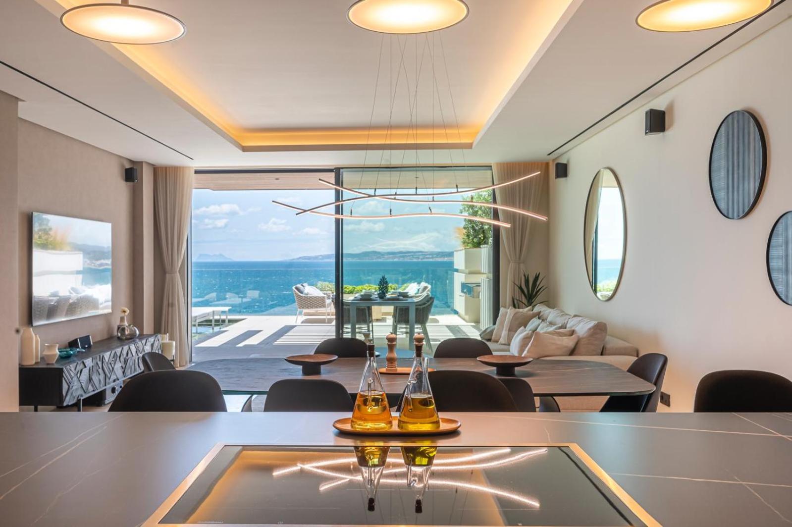 Luxury Front Line Beach Apartment