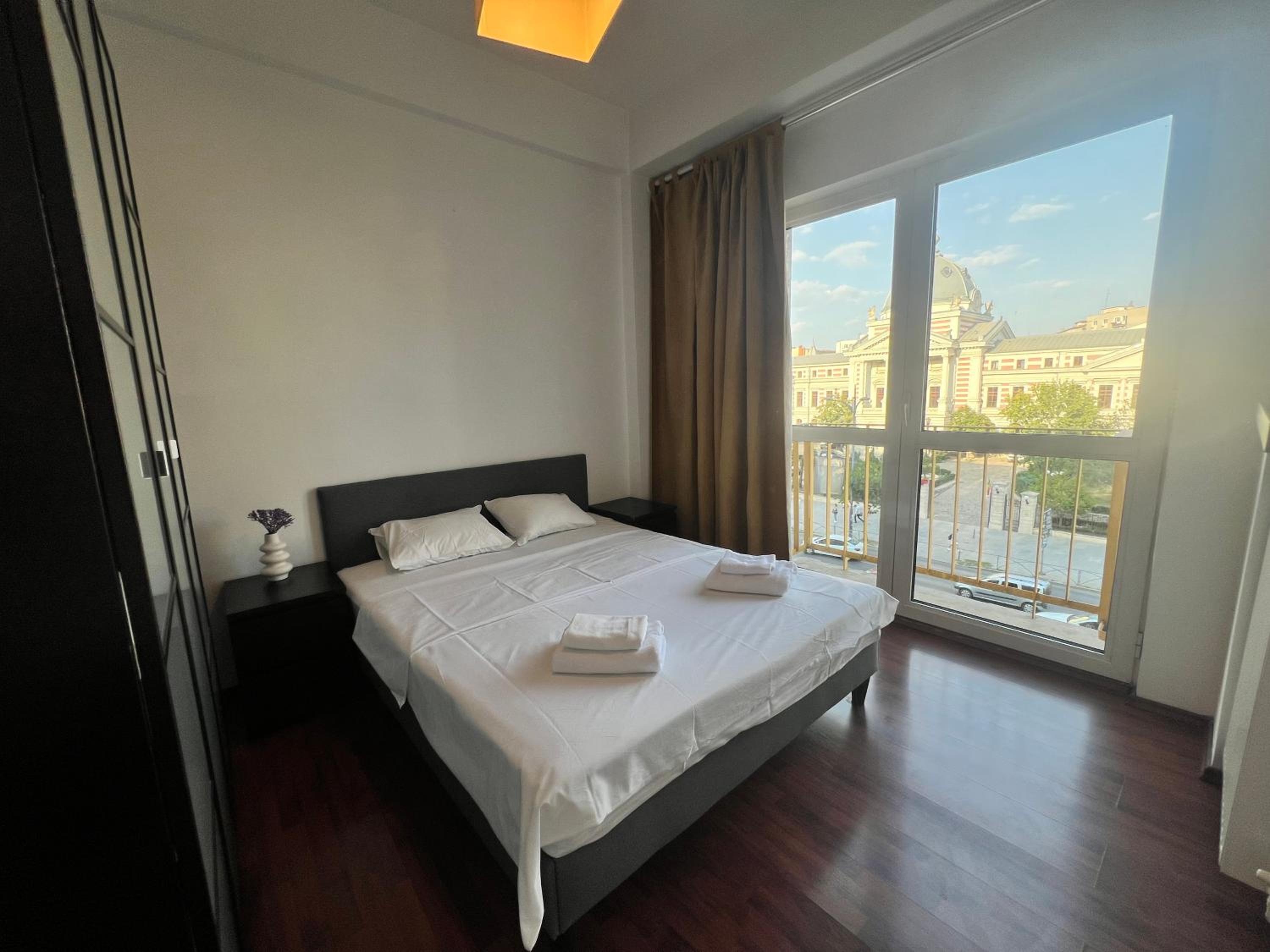 Lazy's Haven - Apt near Coltea Hospital Old Town view 3