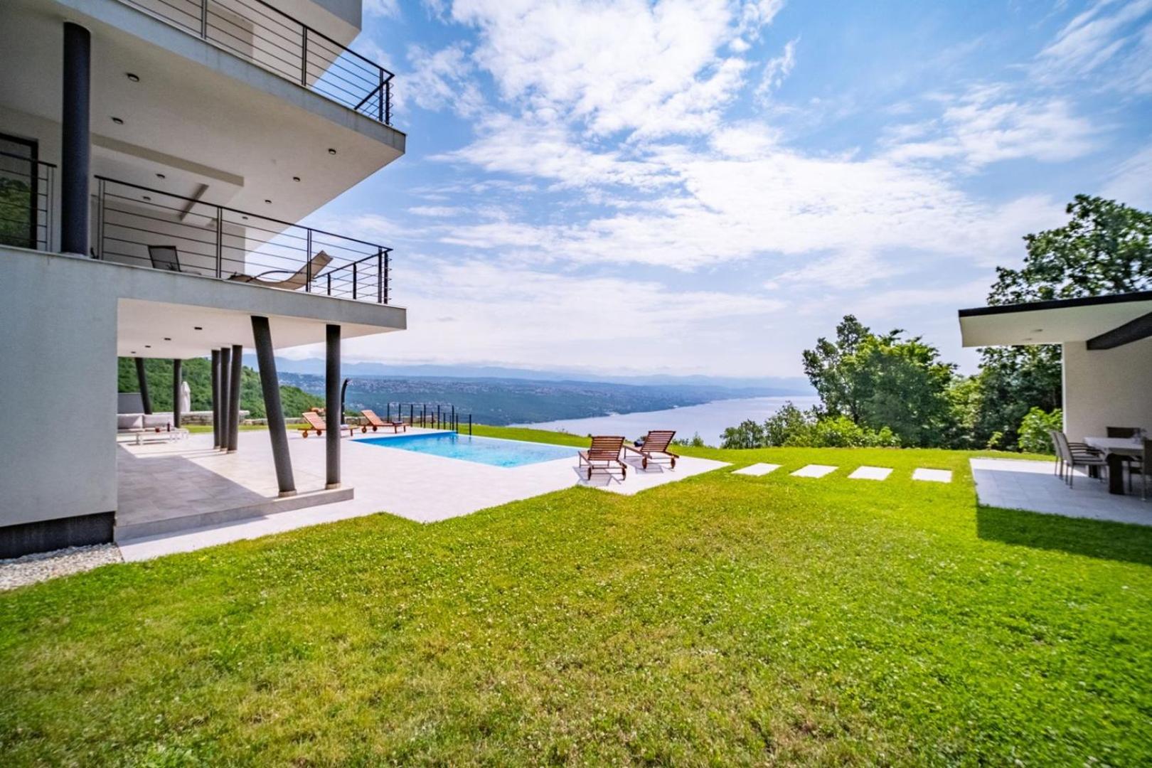 Villa Deavista by Villsy