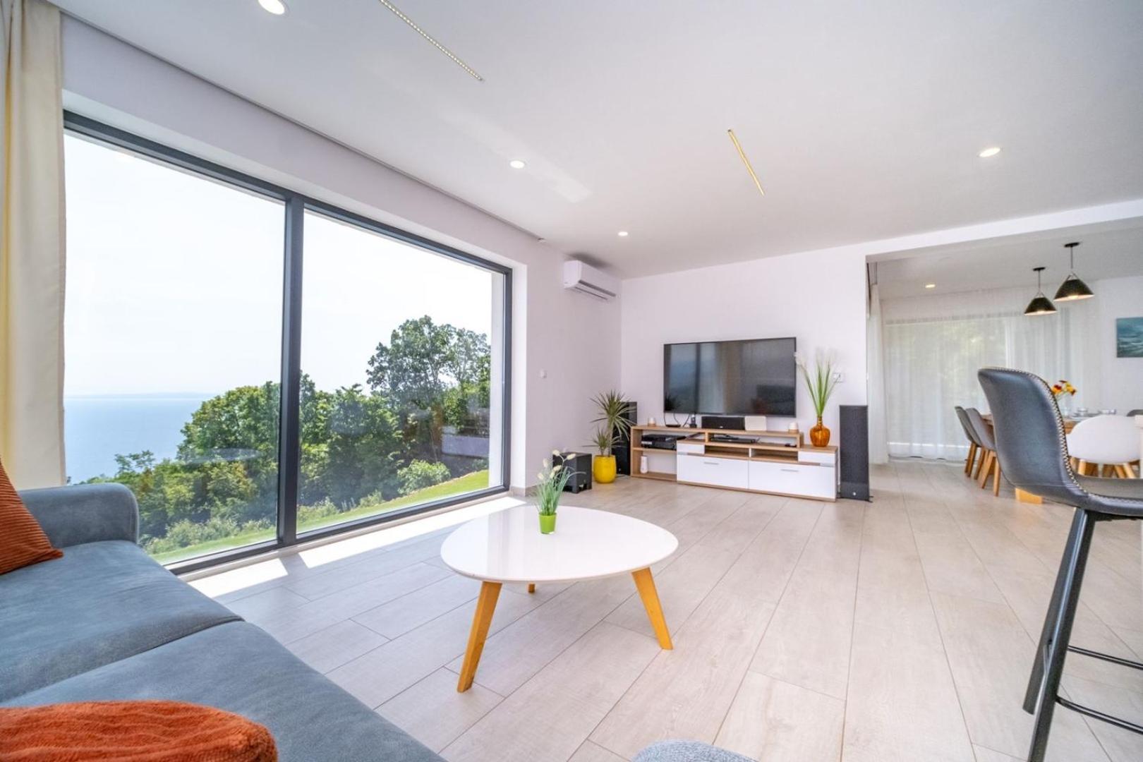 Villa Deavista by Villsy