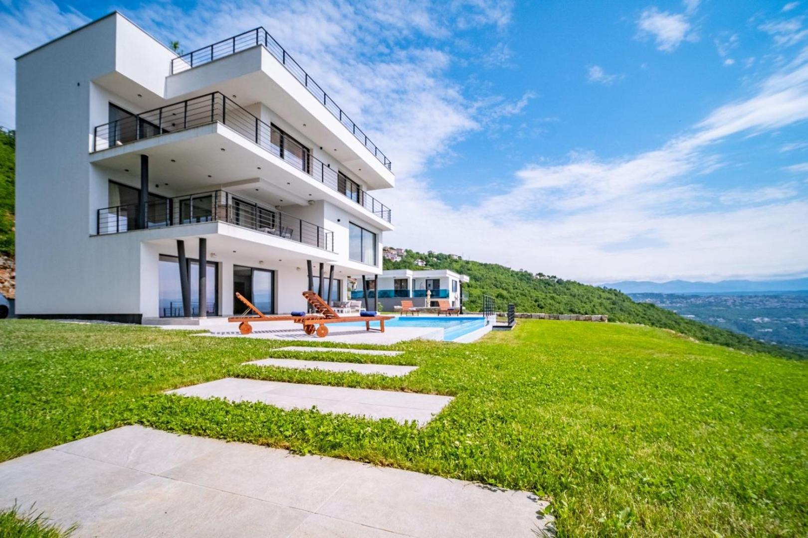 Villa Deavista by Villsy