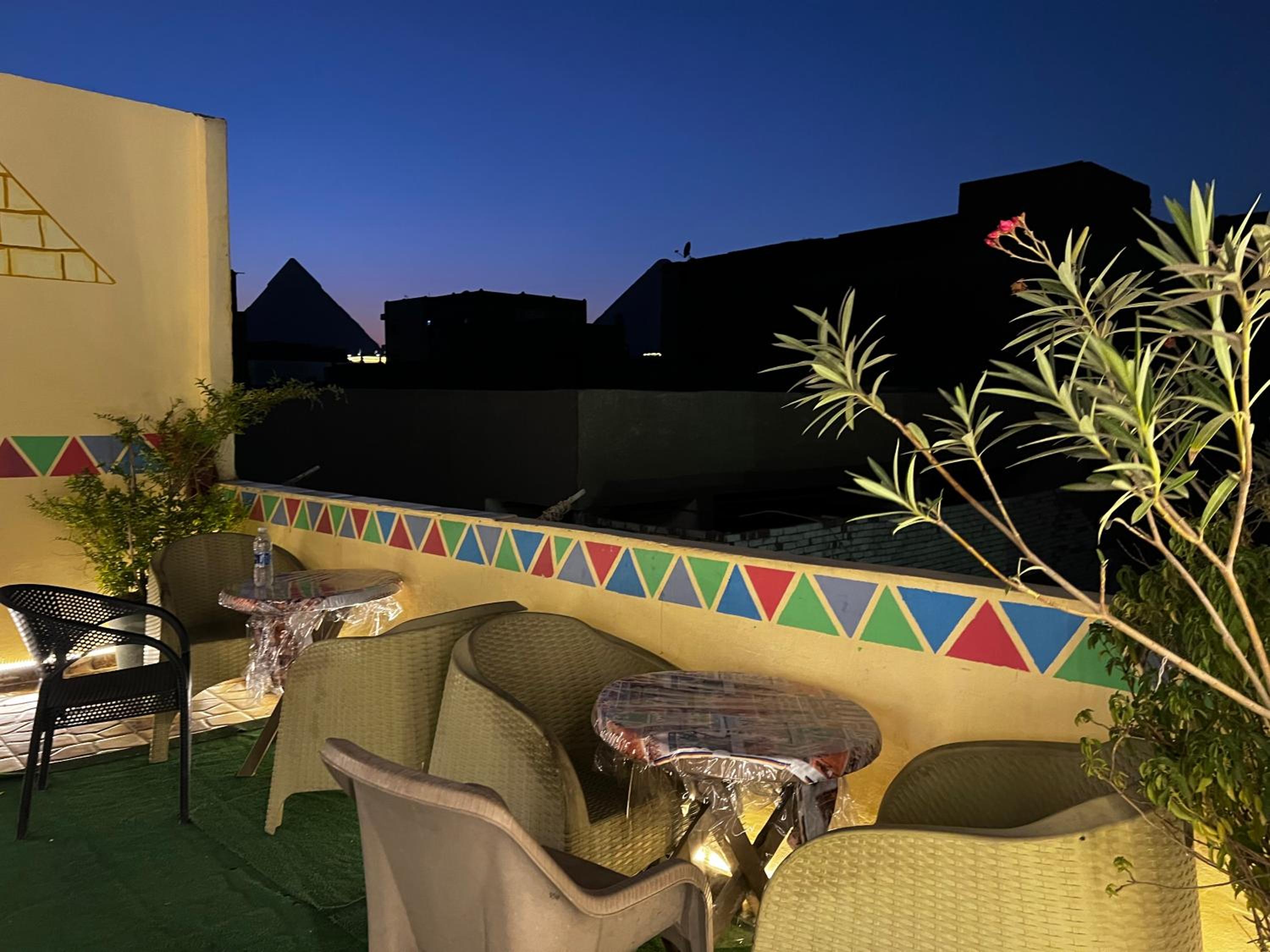 2 Jana Pyramids view inn