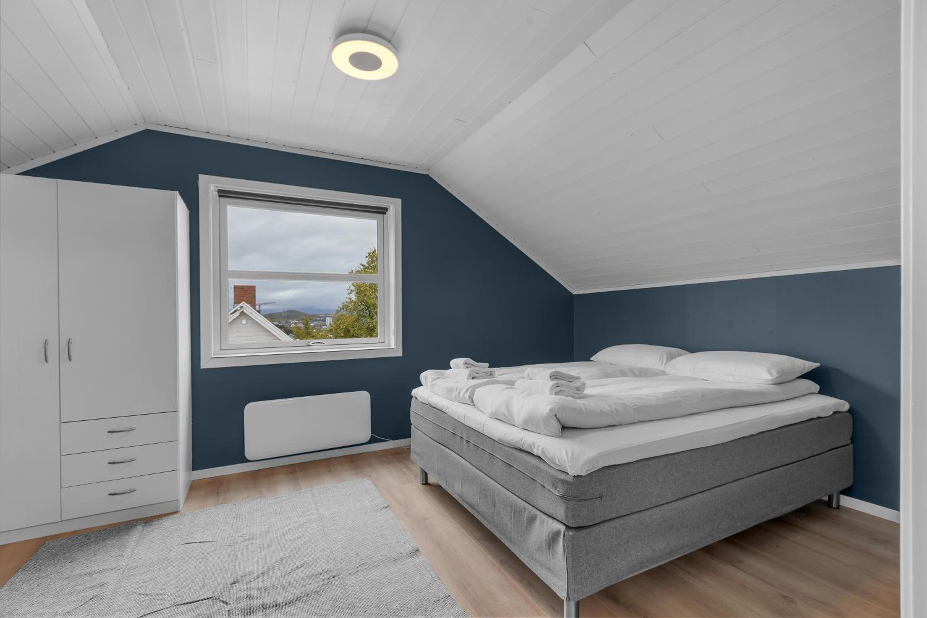 Northstay - Grimsby House, Free Parking, Sauna, Sleeps 16