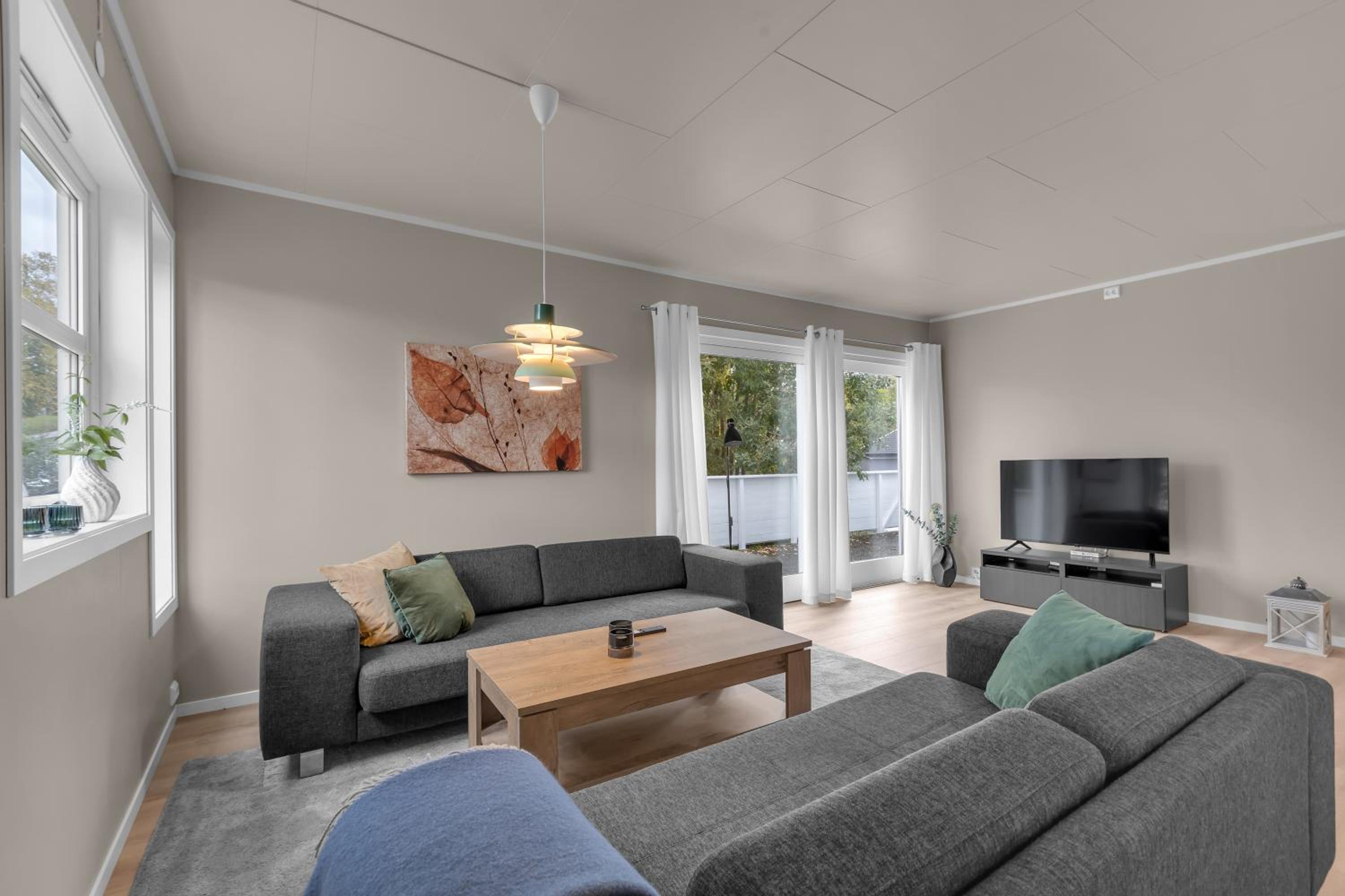 Northstay - Grimsby House, Free Parking, Sauna, Sleeps 16