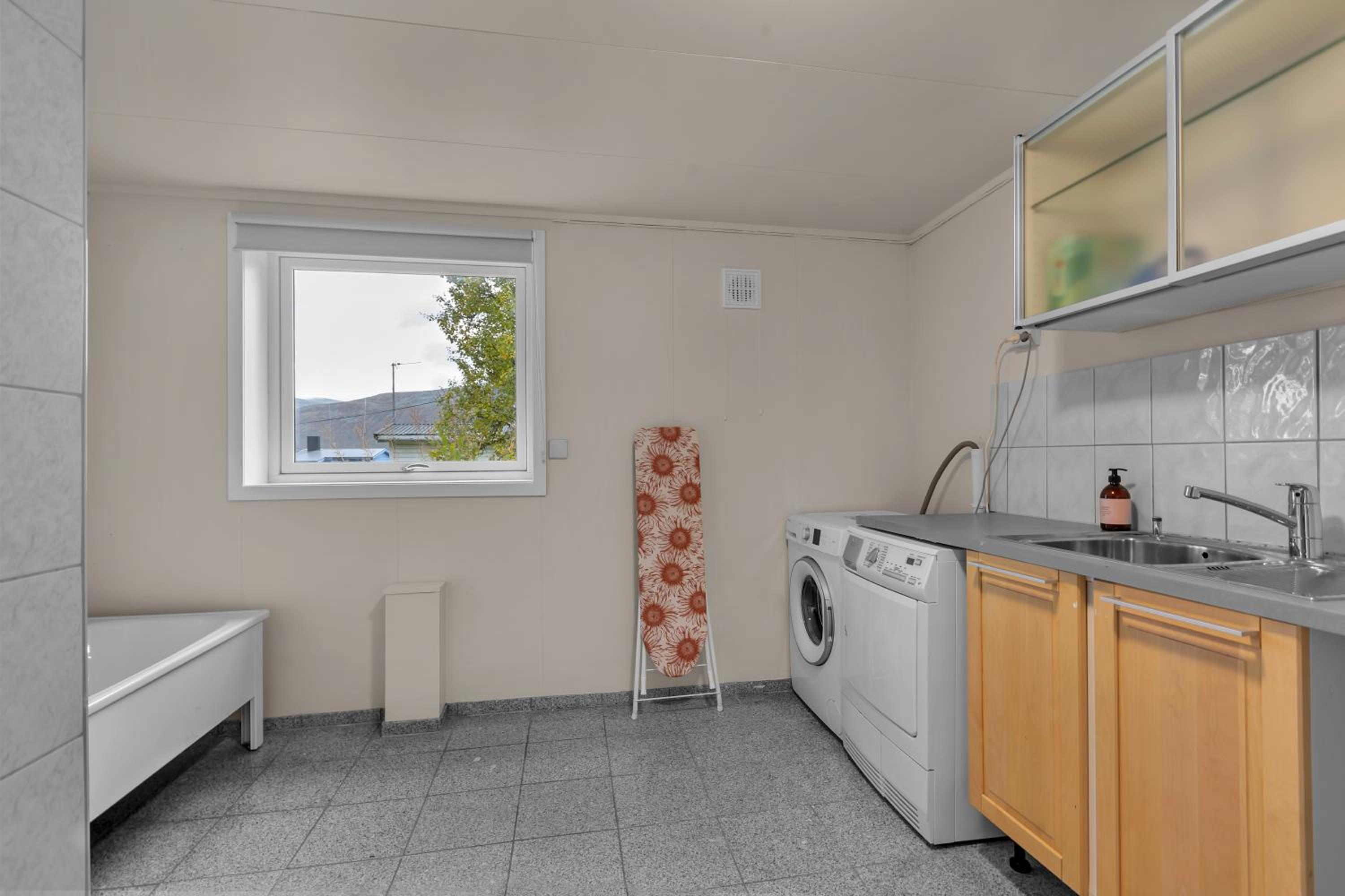 Northstay - Grimsby House, Free Parking, Sauna, Sleeps 16