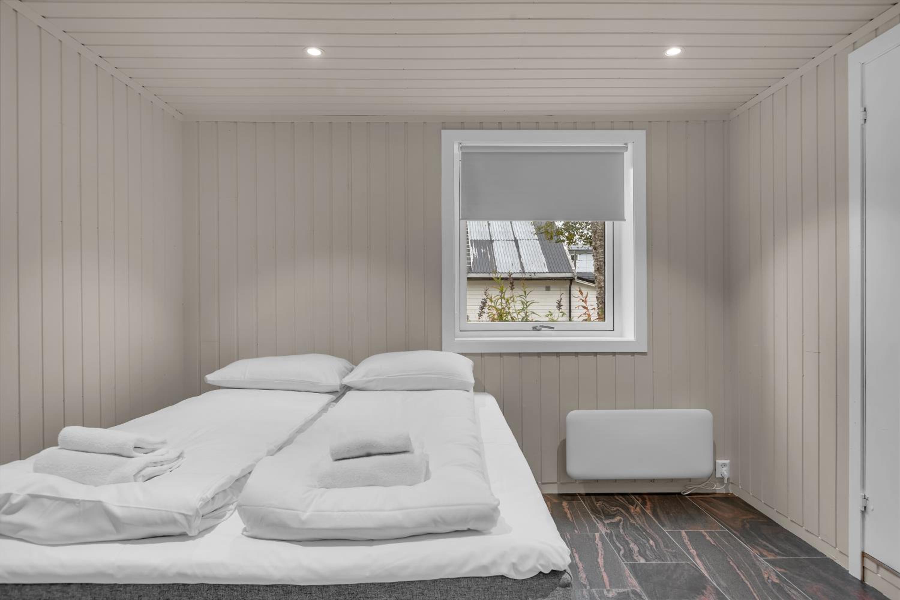 Northstay - Grimsby House, Free Parking, Sauna, Sleeps 16