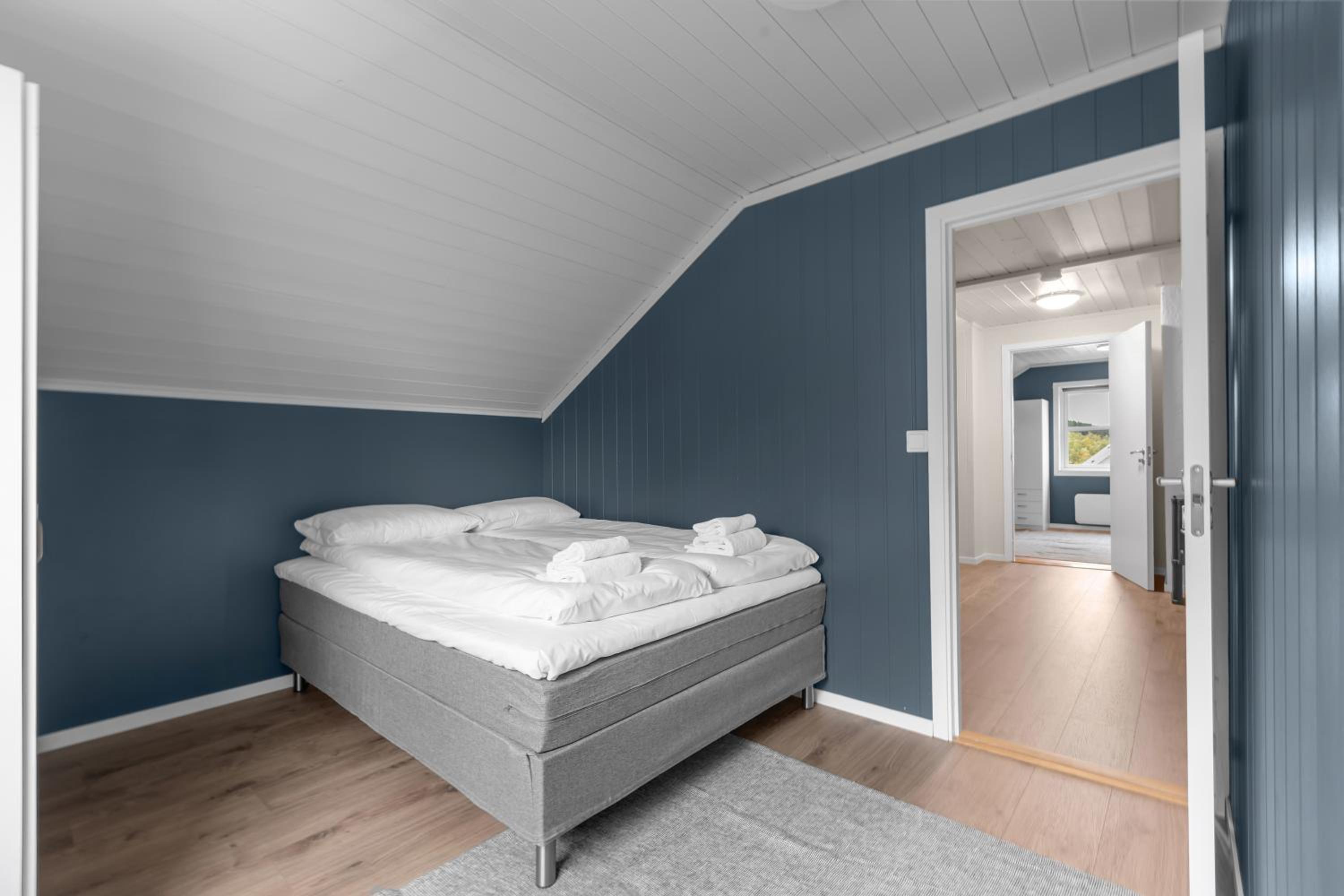 Northstay - Grimsby House, Free Parking, Sauna, Sleeps 16
