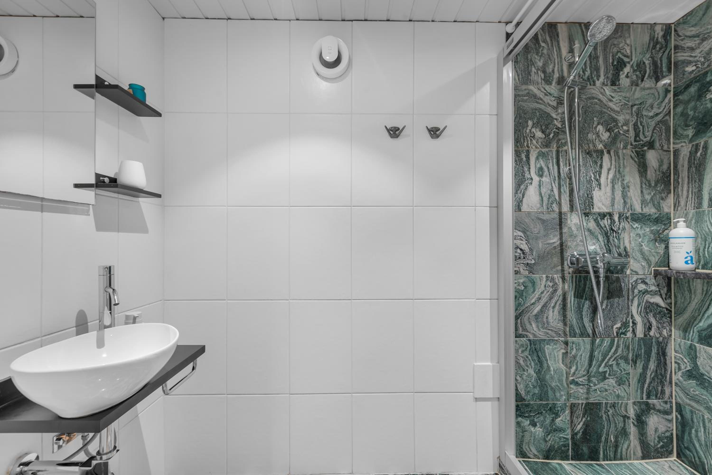 Northstay - Grimsby House, Free Parking, Sauna, Sleeps 16