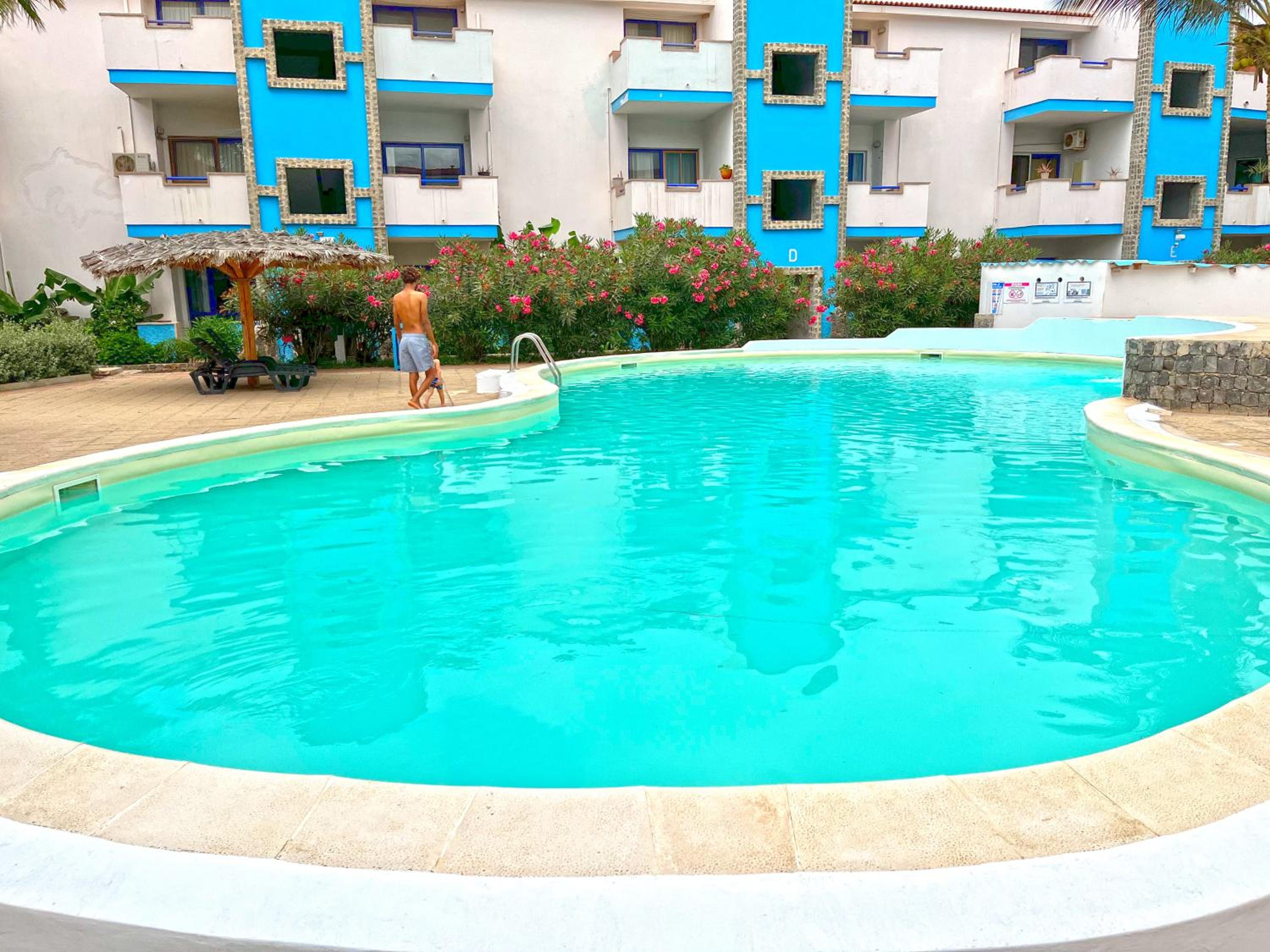 L12A Bright, well furnished, close to the beach and village centre