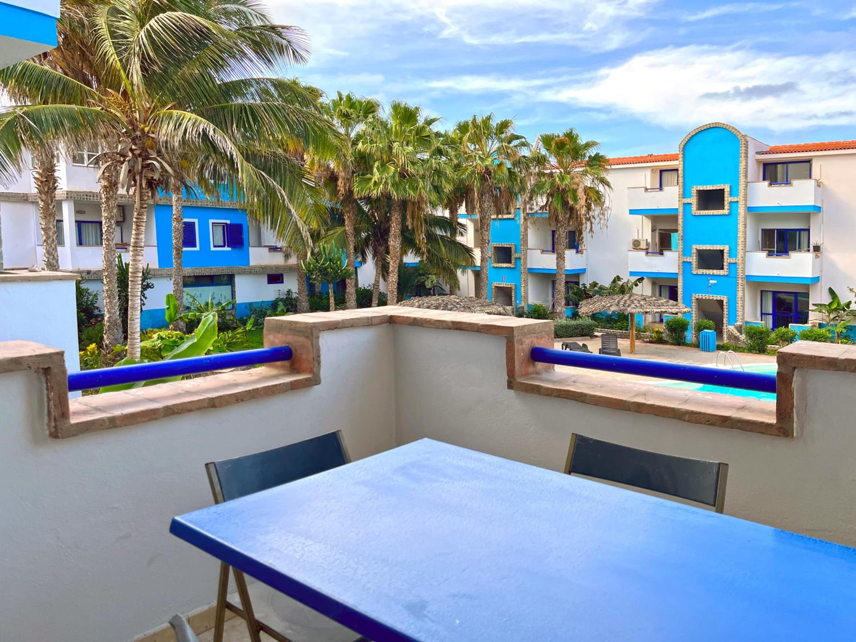 L12A Bright, well furnished, close to the beach and village centre