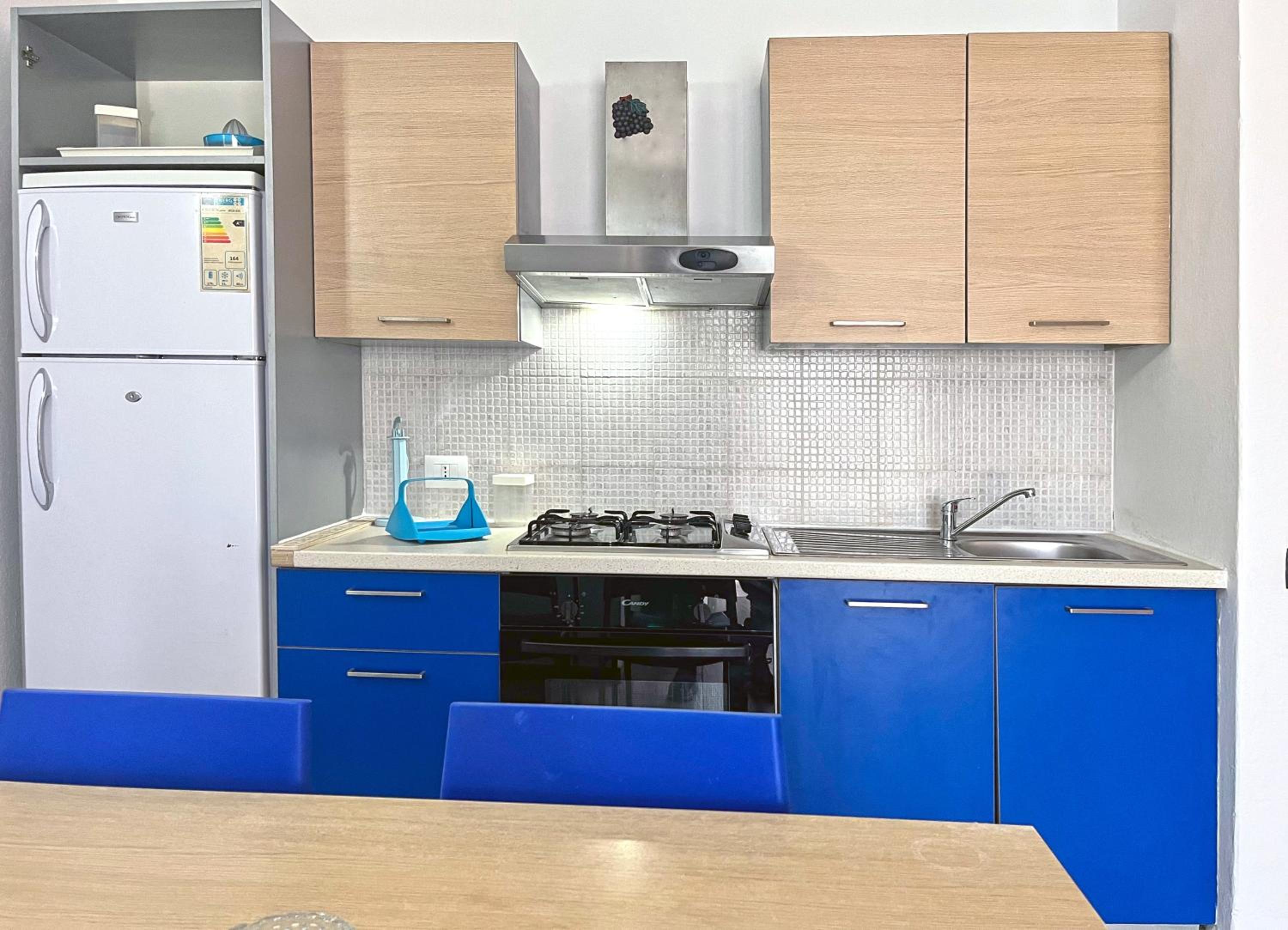 L12A Bright, well furnished, close to the beach and village centre