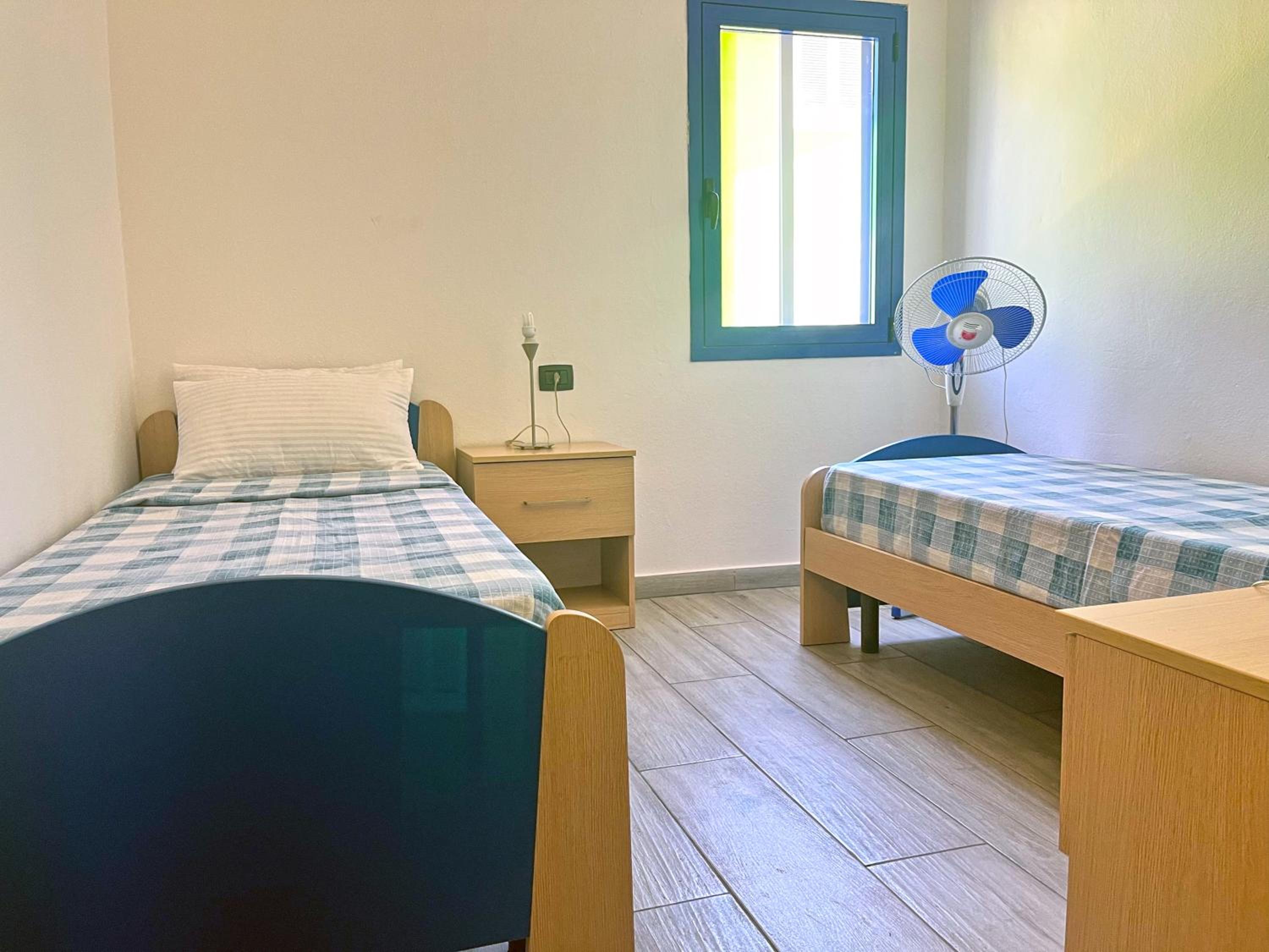 L12A Bright, well furnished, close to the beach and village centre