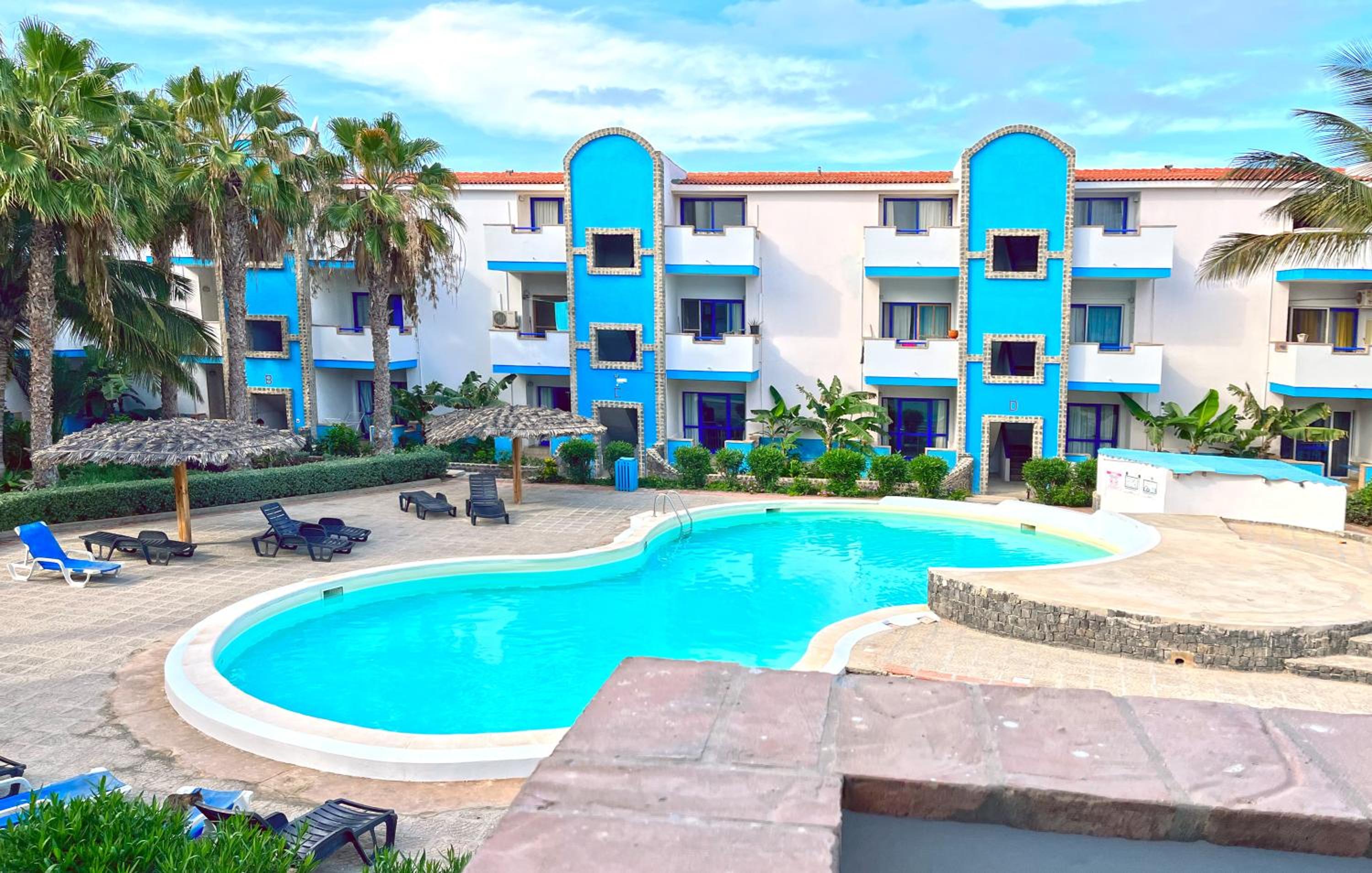 L12A Bright, well furnished, close to the beach and village centre