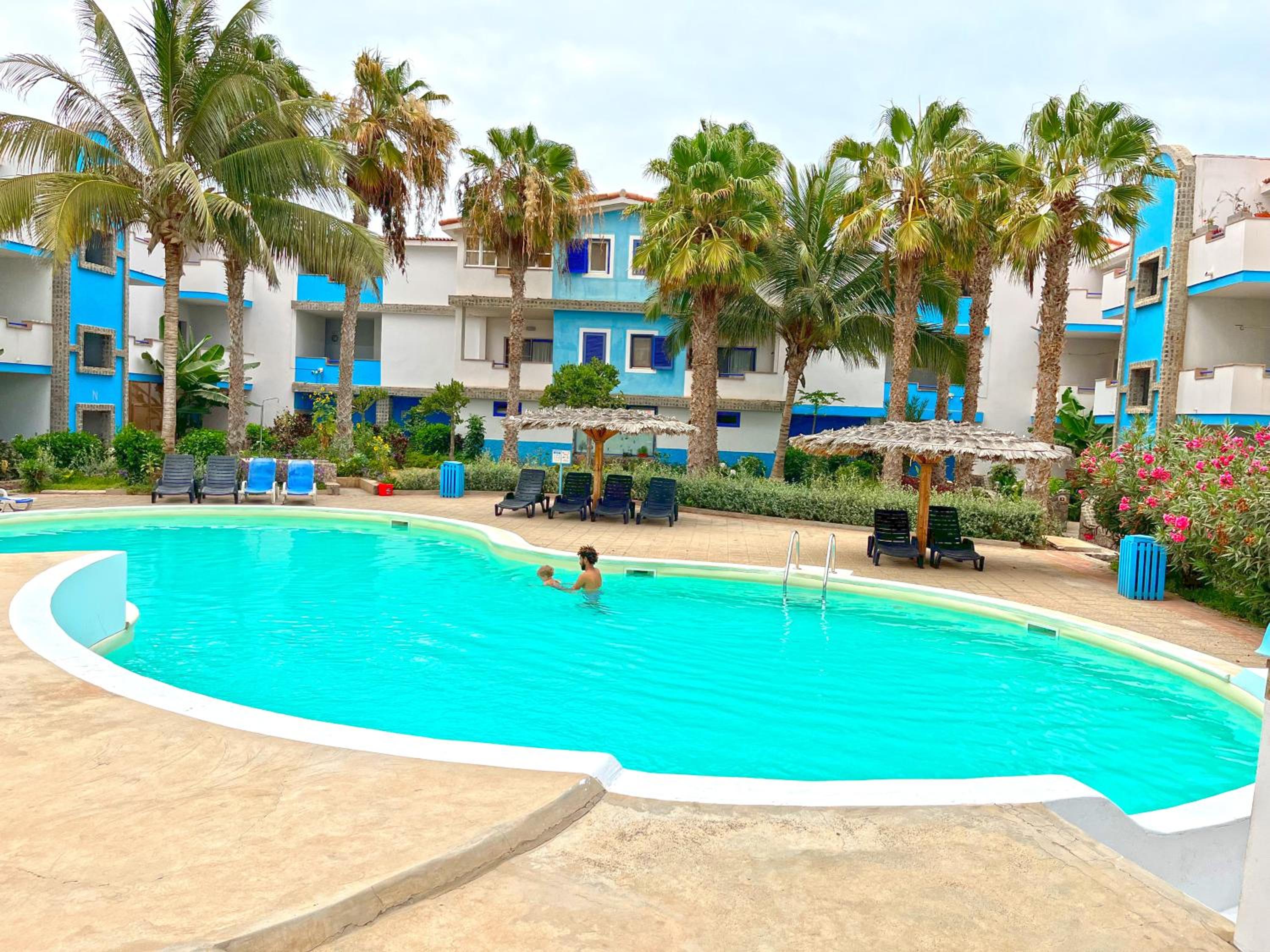 L12A Bright, well furnished, close to the beach and village centre