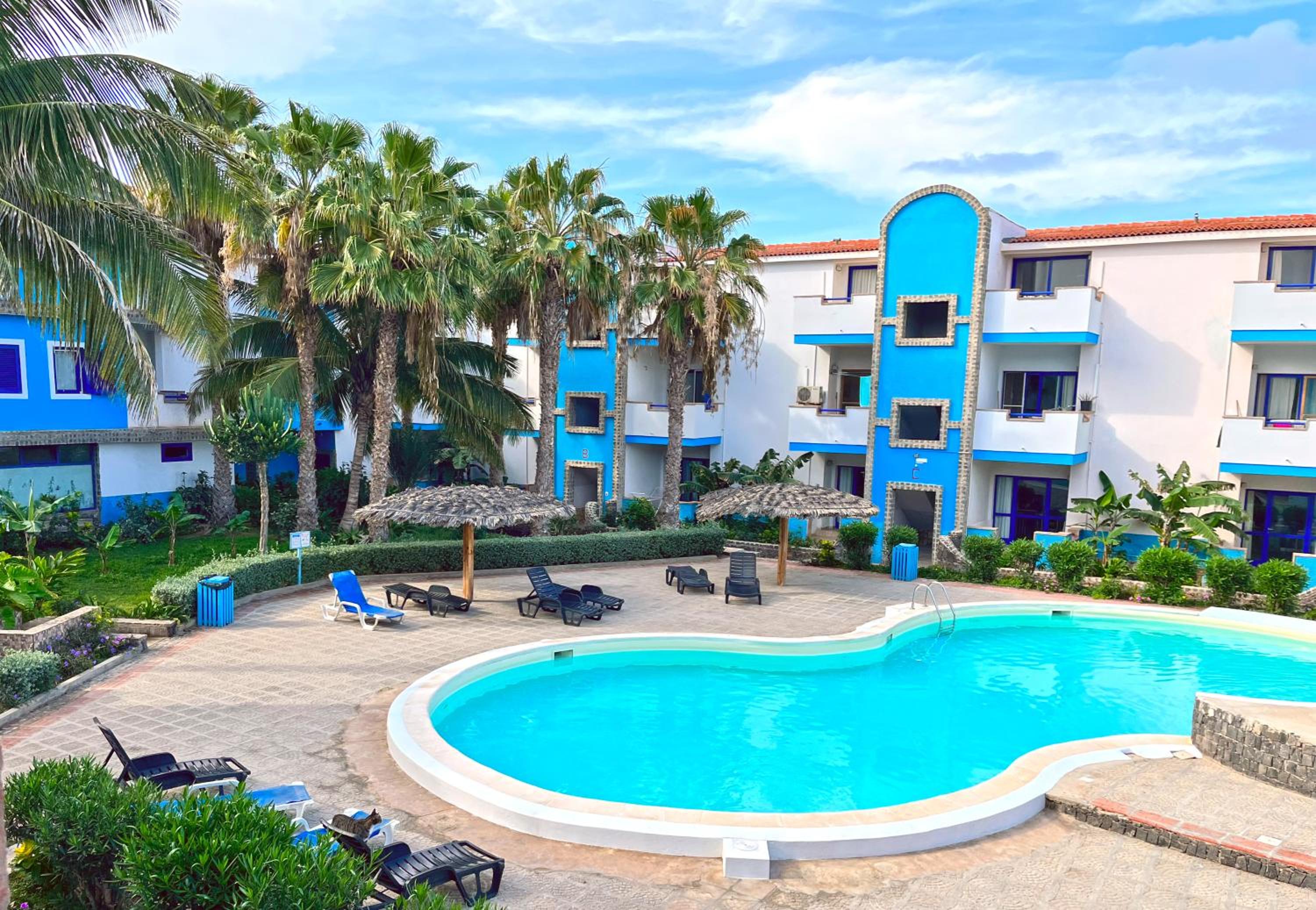L12A Bright, well furnished, close to the beach and village centre