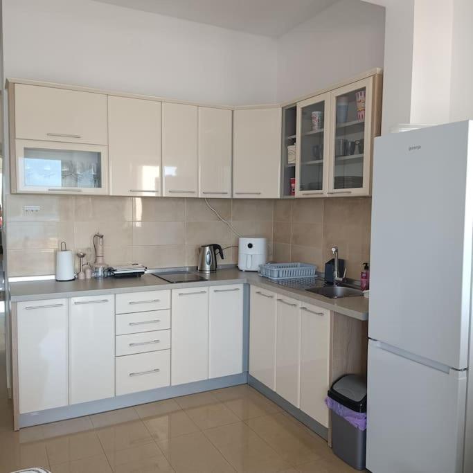 Beautiful Seaview Spacious Two Bedroom Flat view 2