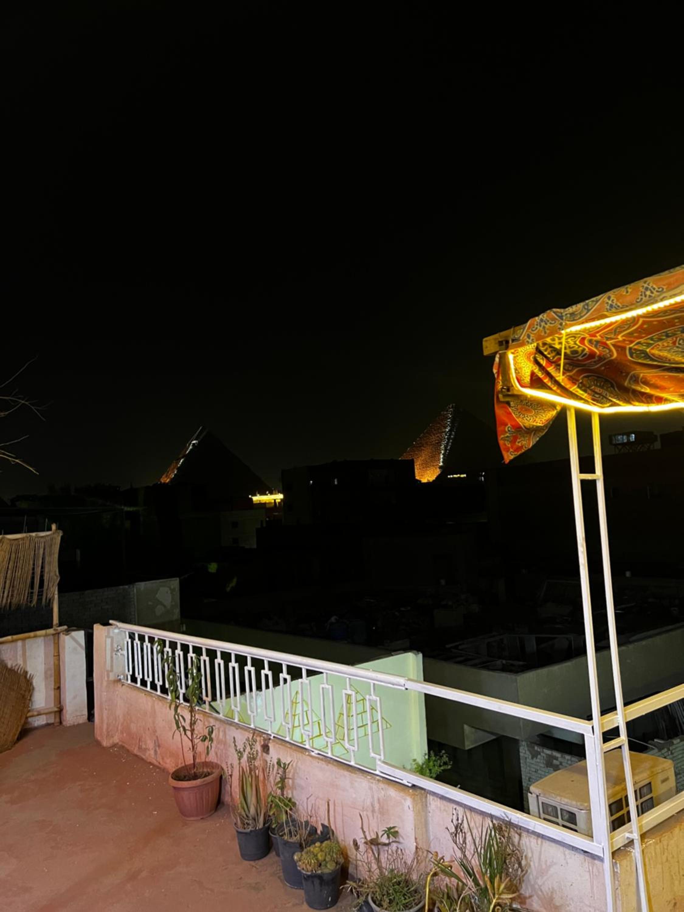 2 Jana Pyramids view inn