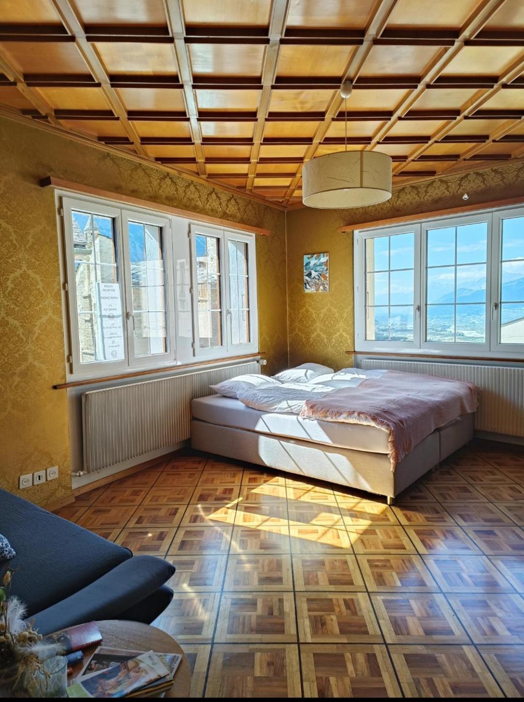 Casa Jenini - Wohnung im Patrizierhaus neben Schloss Leuk