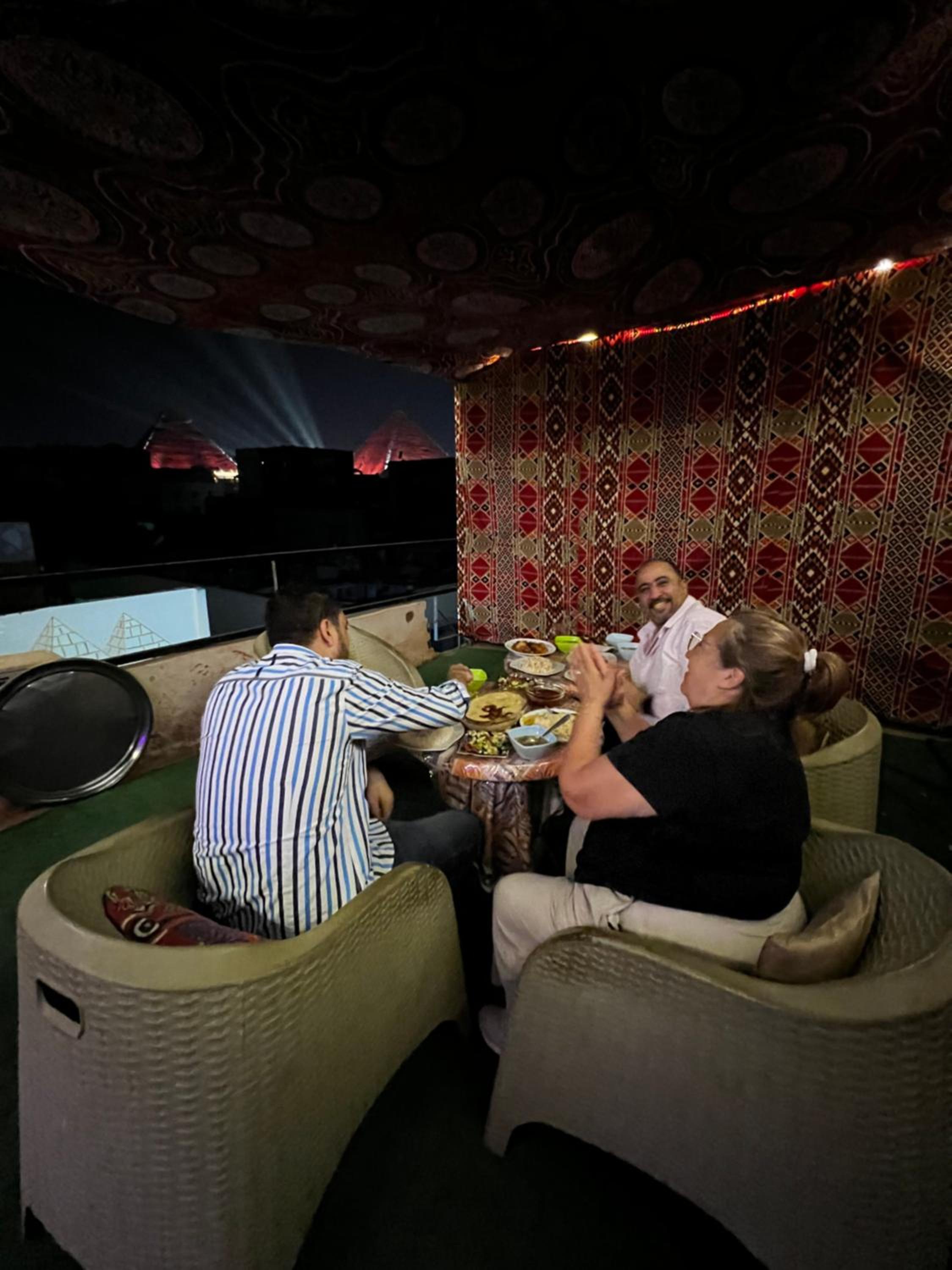 2 Jana Pyramids view inn