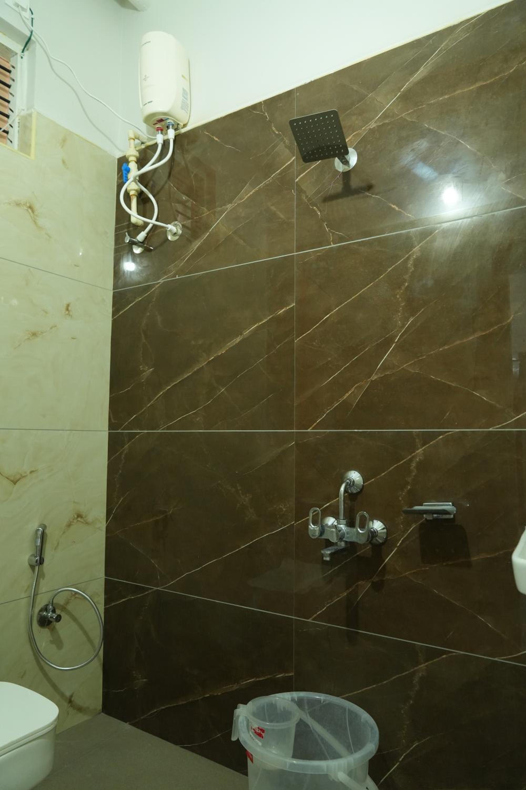 Hill View Paradise - A luxurious 2bhk's & Private Rooms Near Bhudevi Complex TTD Ticket Counter Alipiri view 2