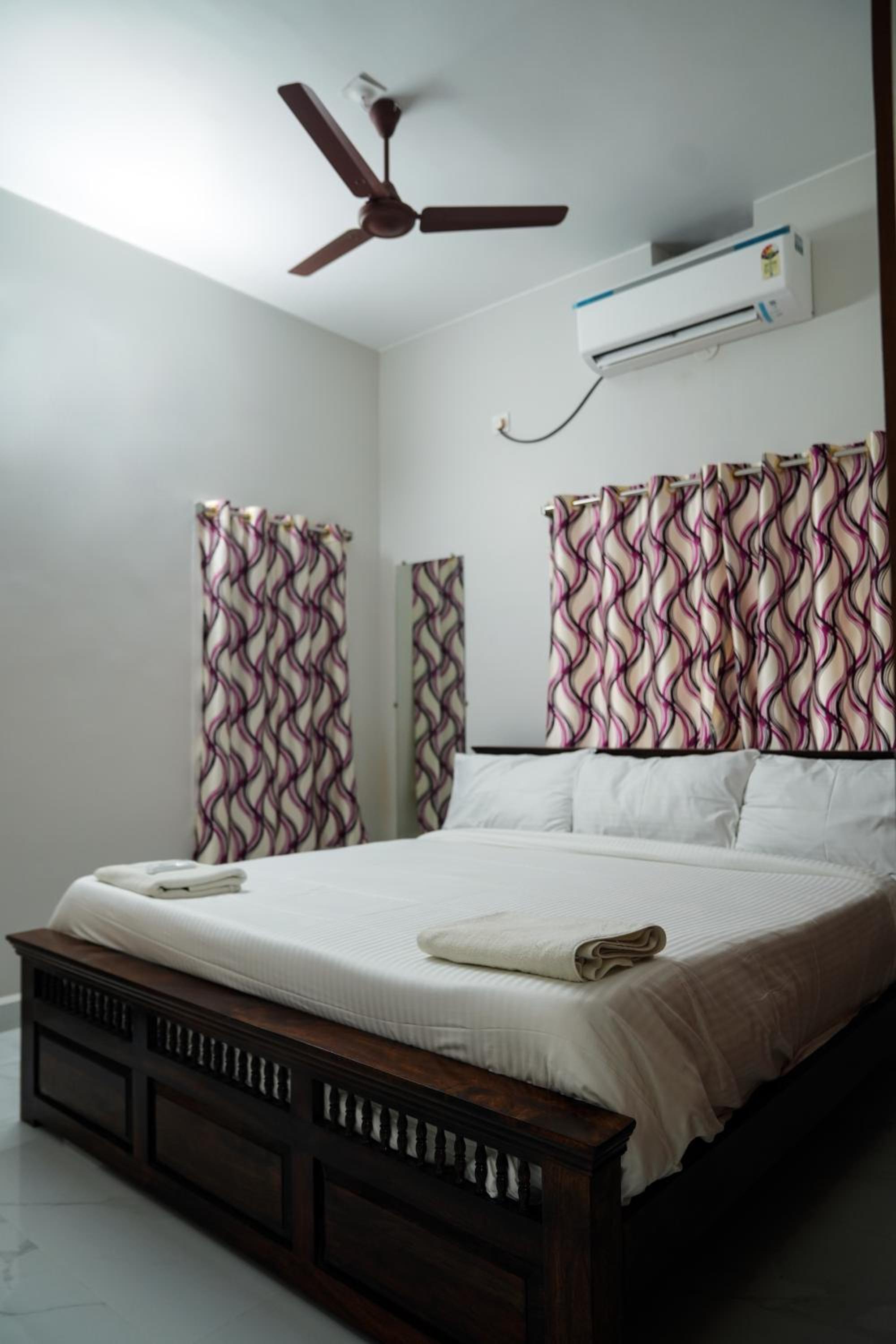 Hill View Paradise - A luxurious 2bhk's & Private Rooms Near Bhudevi Complex TTD Ticket Counter Alipiri view 3