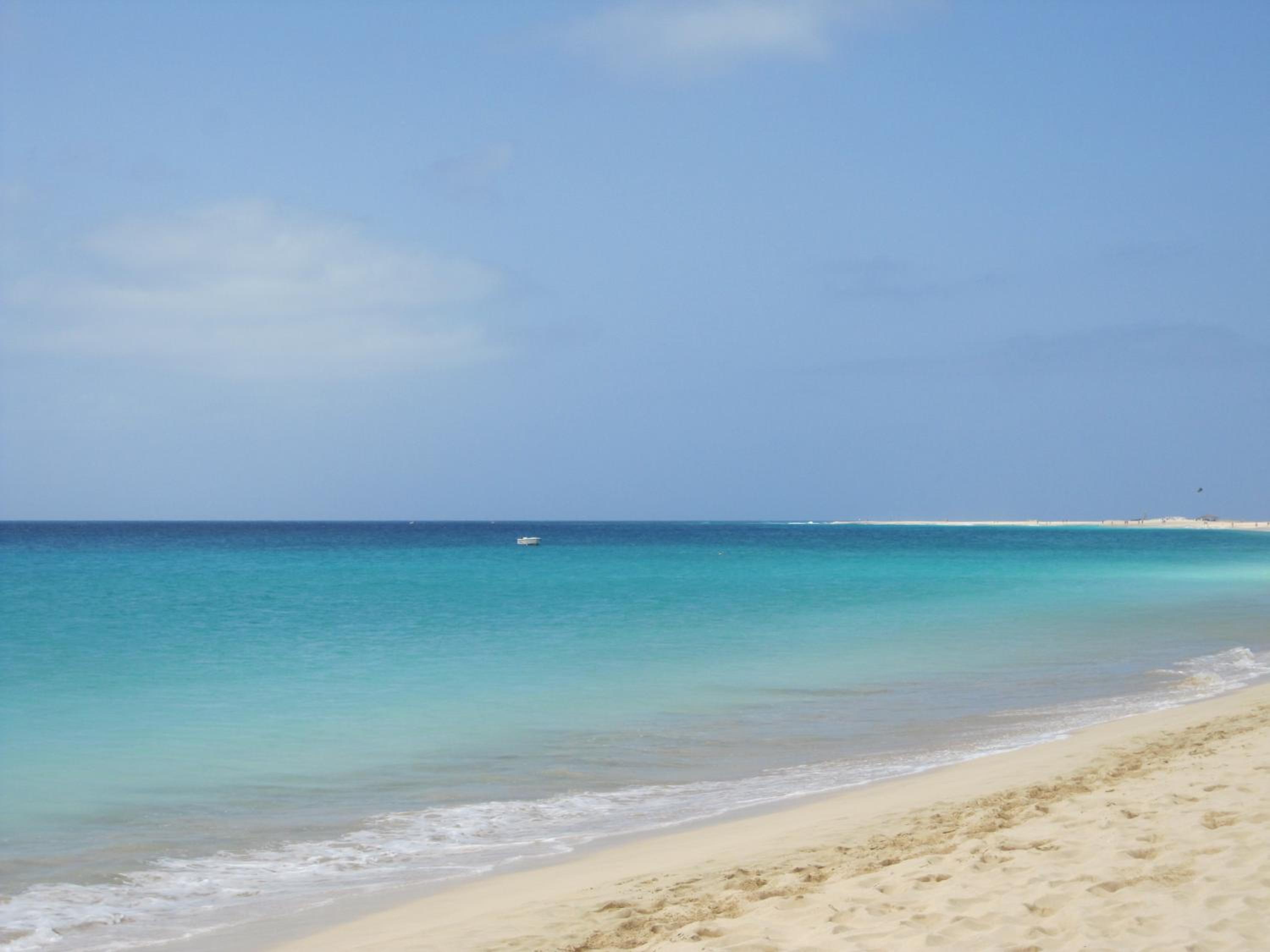 L12A Bright, well furnished, close to the beach and village centre