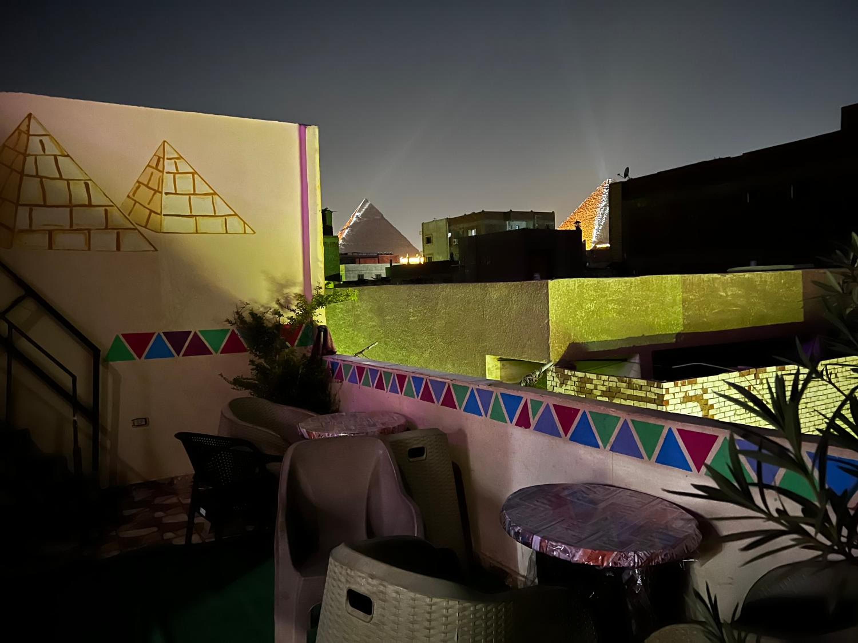 2 Jana Pyramids view inn