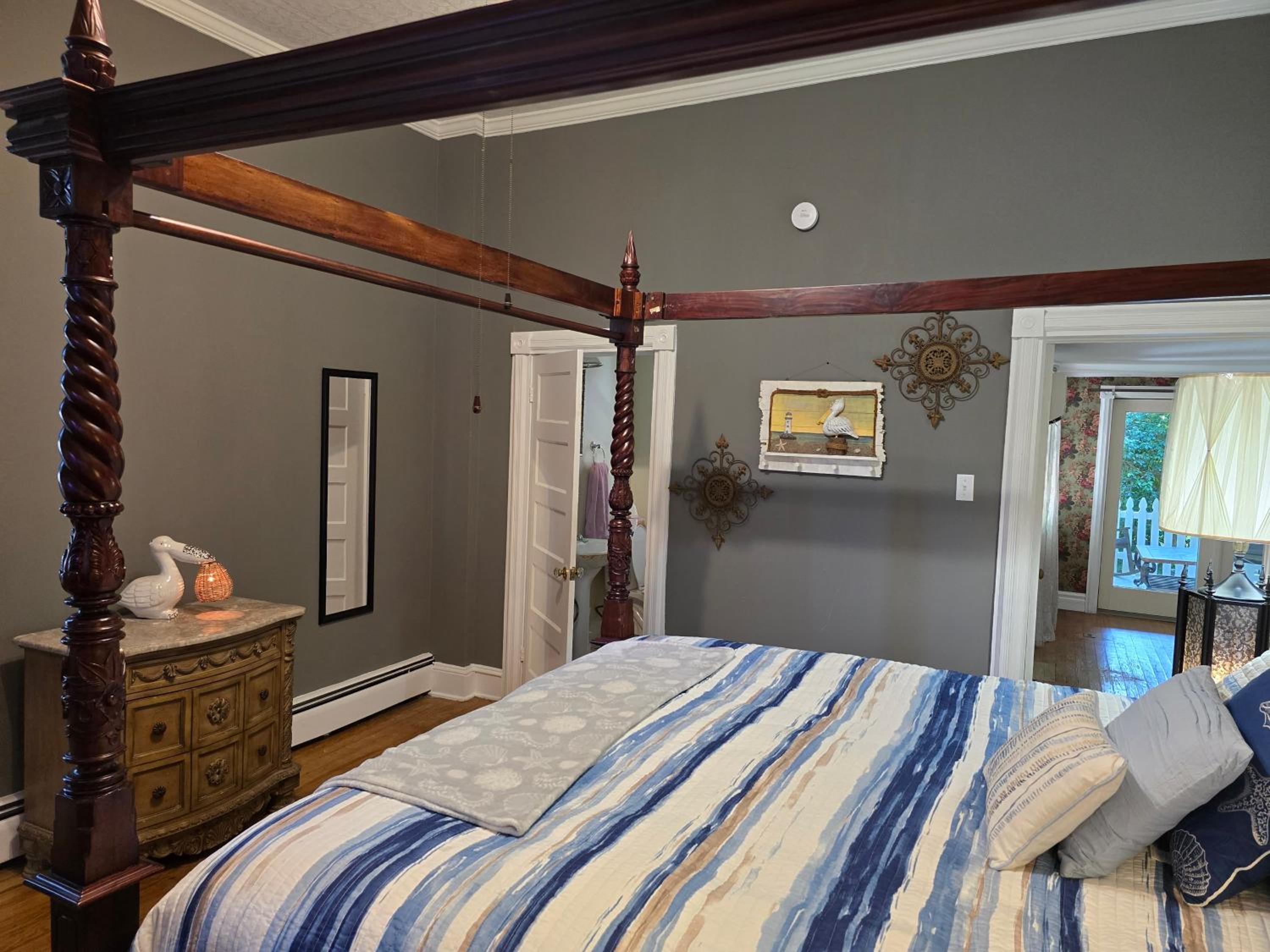 Newly Renovated Historic 6-Bedroom Manor, Where Timeless Elegance Meets Modern Luxury view 4
