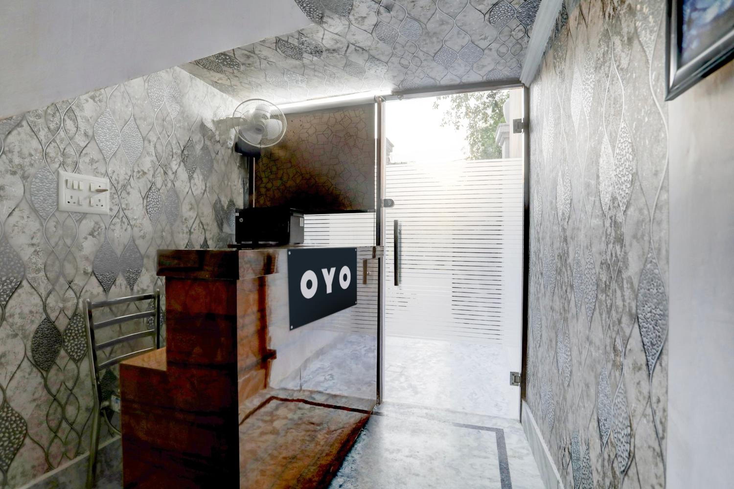 Lobby & Reception