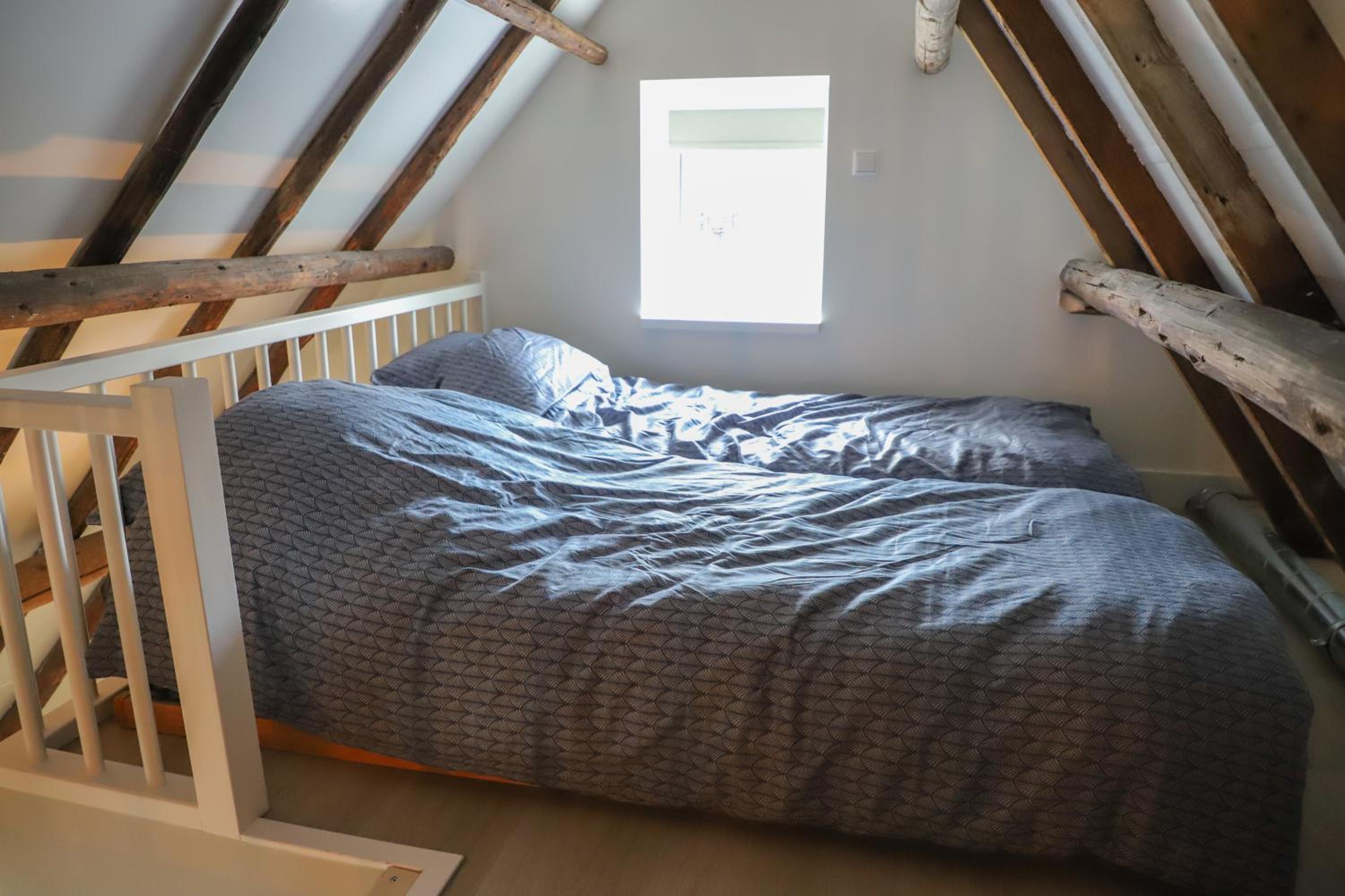 Karakteristieke bovenwoning gelegen tussen Utrecht en Amsterdam