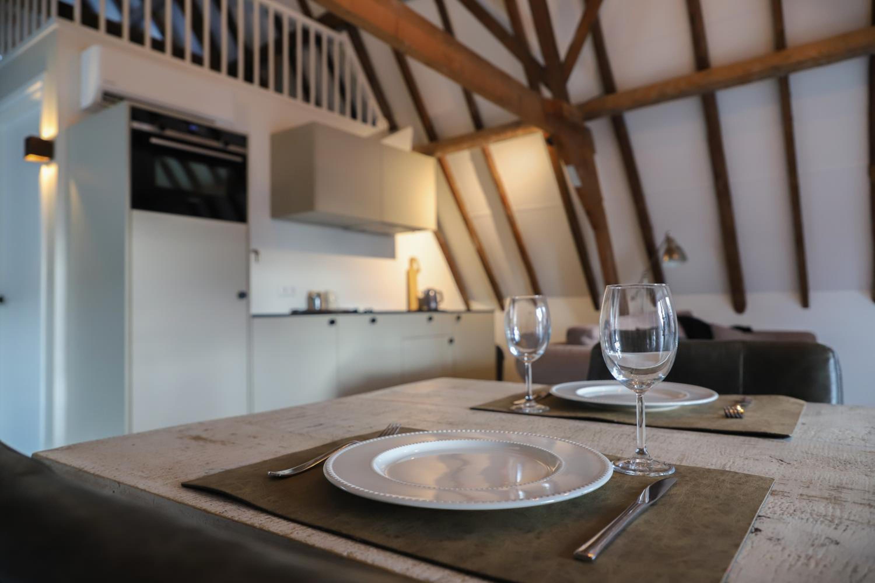 Karakteristieke bovenwoning gelegen tussen Utrecht en Amsterdam