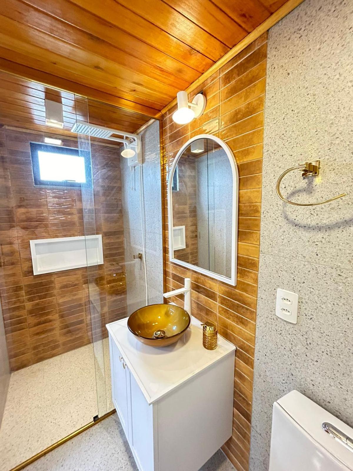 Winter Hut - Tiny House Village