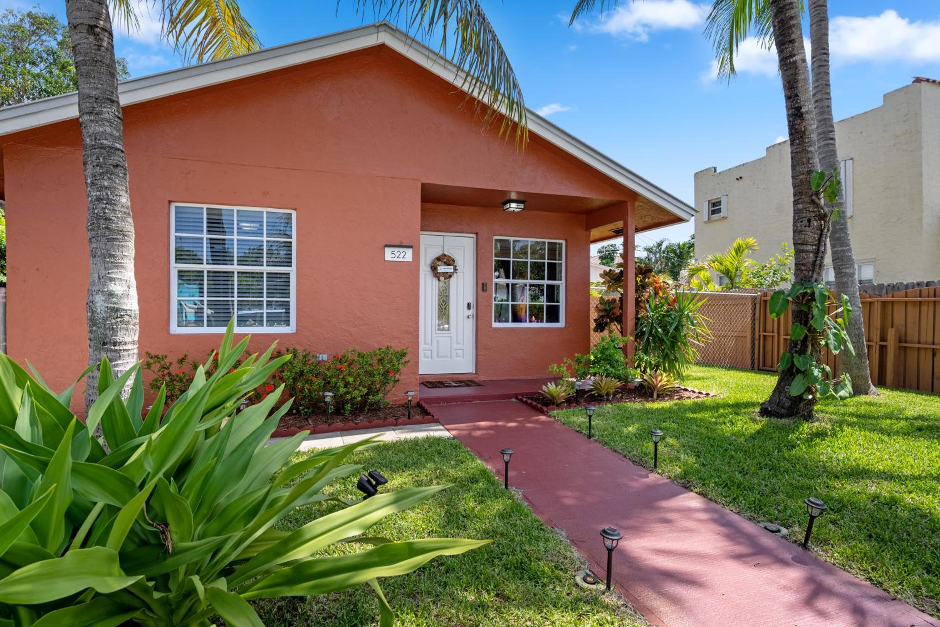 Family-Friendly Paradise near the Beach & Downtown - main view
