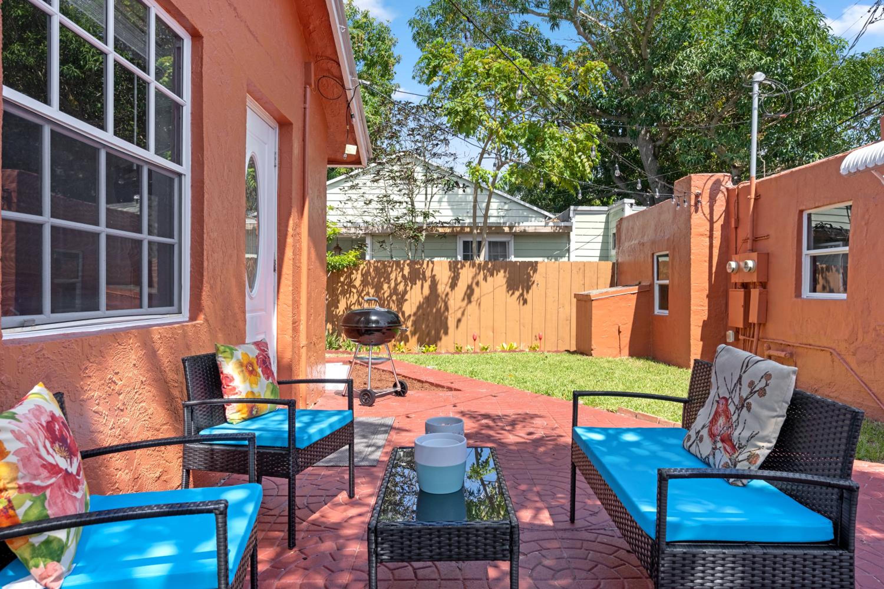 Family-Friendly Paradise near the Beach & Downtown view 2