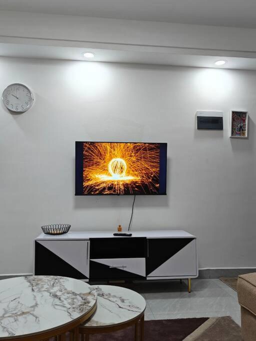 Cozy1-Bedroom Apartment Kilimani view 2