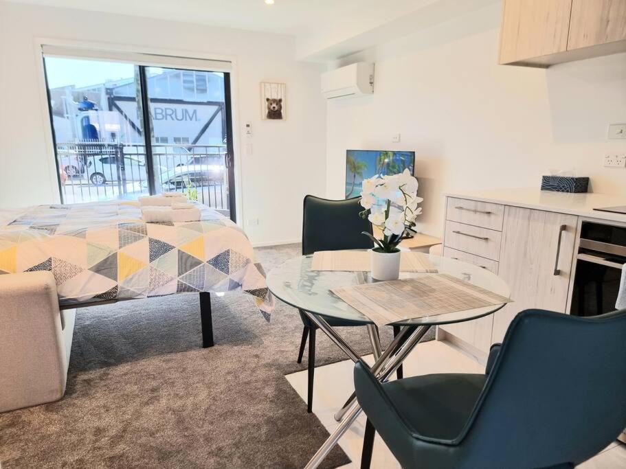 Sunny CBD Studio on Wilmer