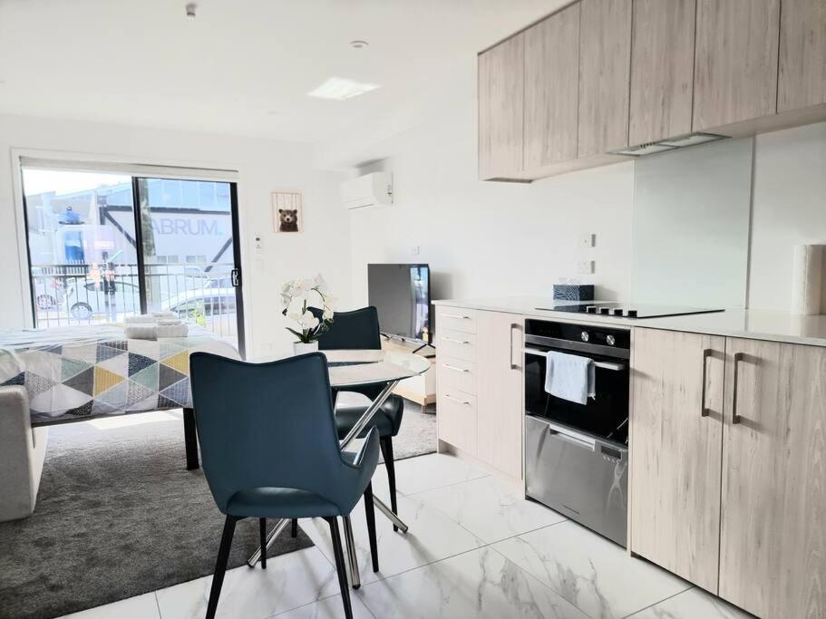 Sunny CBD Studio on Wilmer