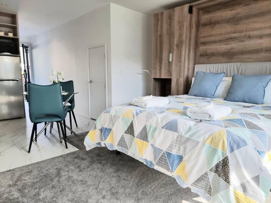Sunny CBD Studio on Wilmer
