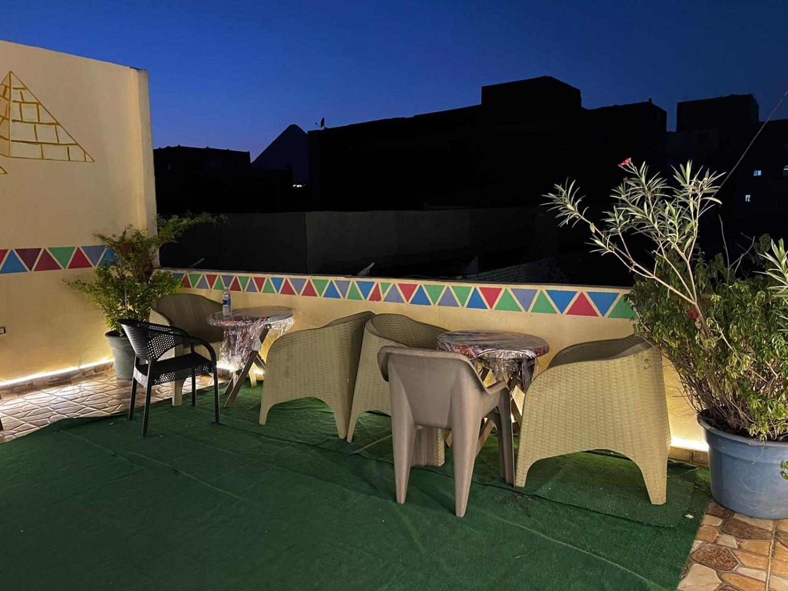 Jana Pyramids view inn